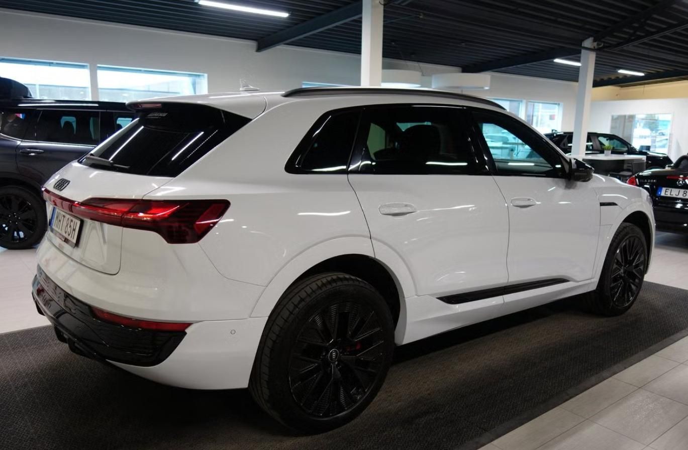 Audi Q8 e-tron, 55 Q 360k Pano Tažné 4 zóny - fotka 4