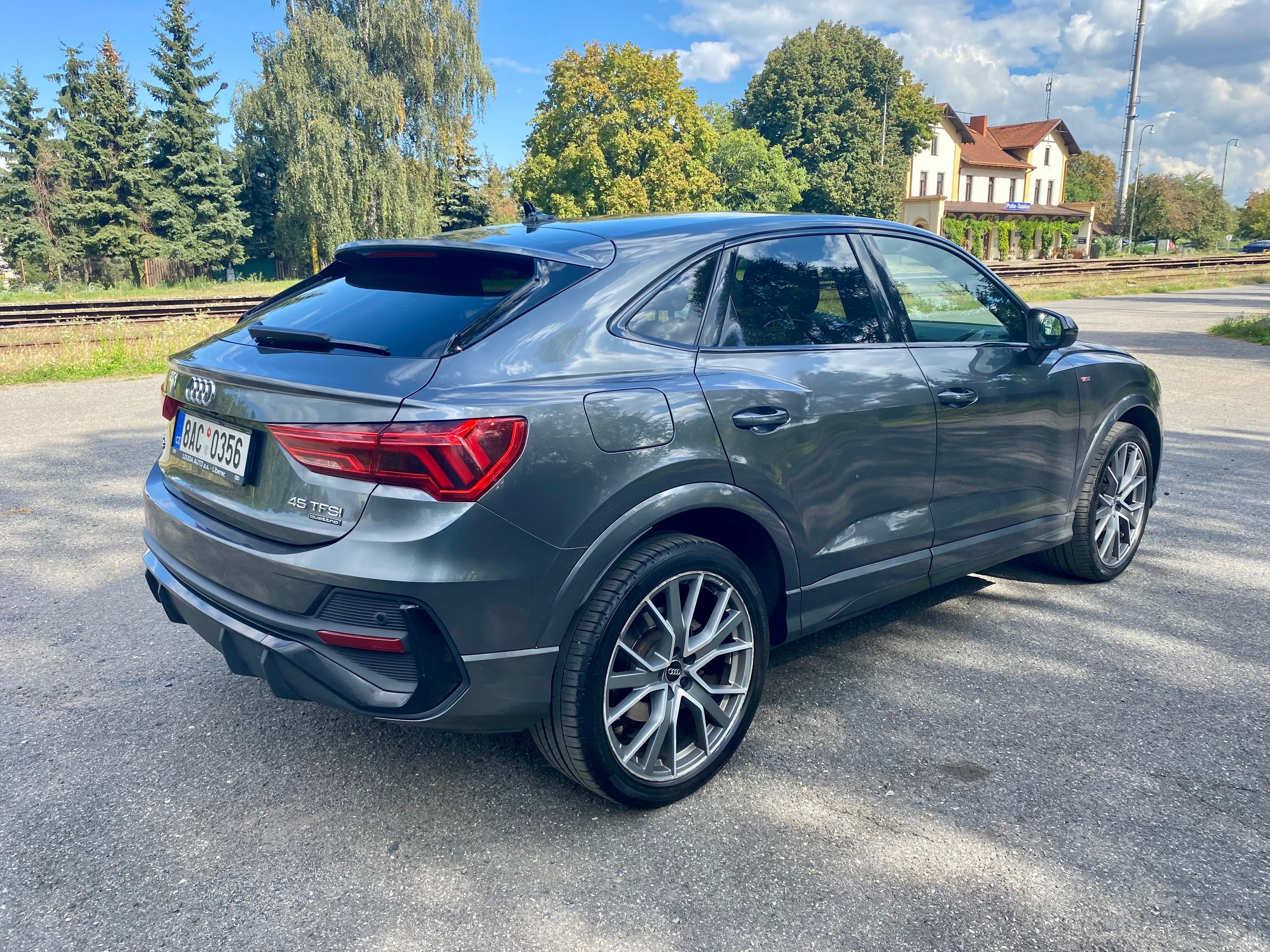 Audi Q3, Sline, 45 TFSI Q 1maj-ČR-tažné - fotka 3