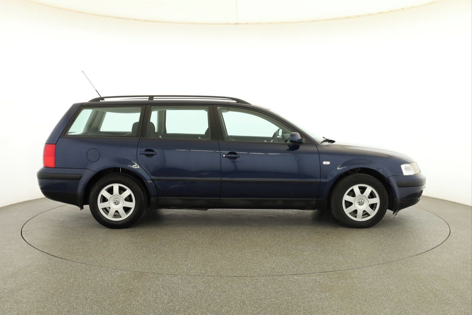 Volkswagen Passat, 1.8, po STK, Tažné, Klima - fotka 6