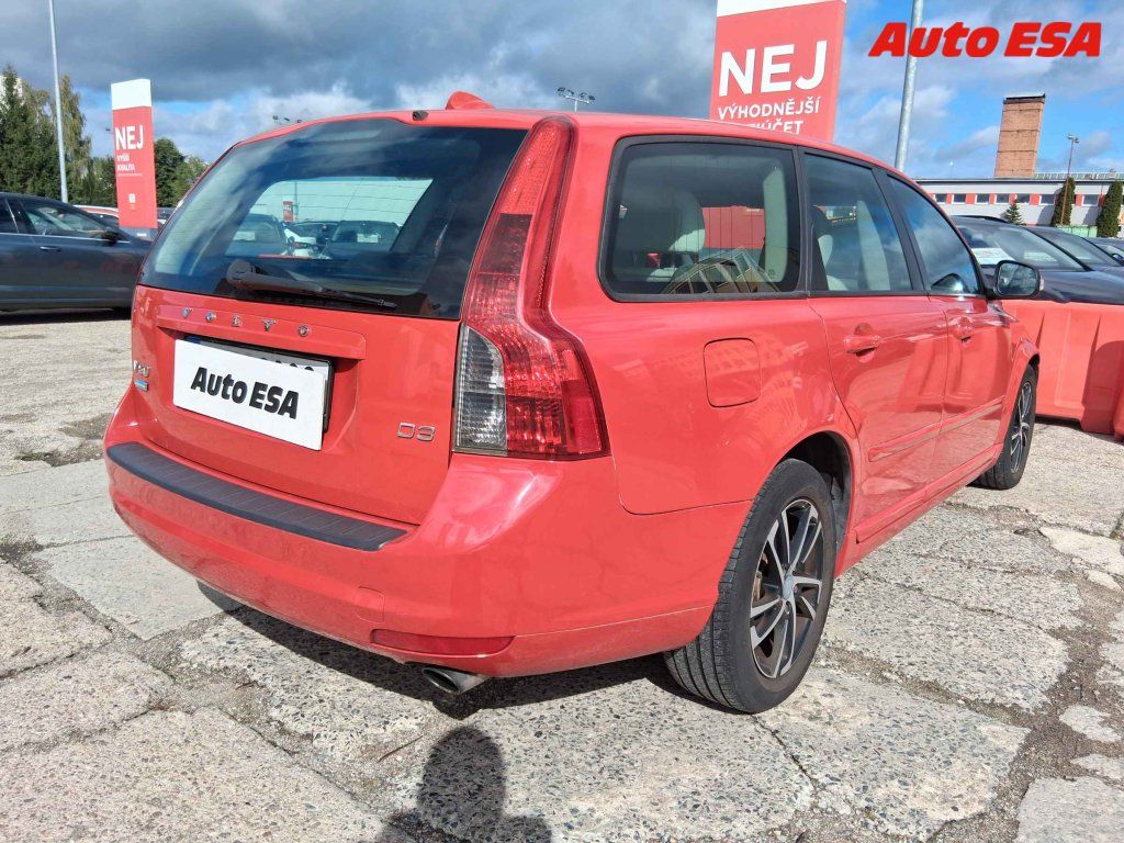 Volvo V50, 2.0 D3 - fotka 2