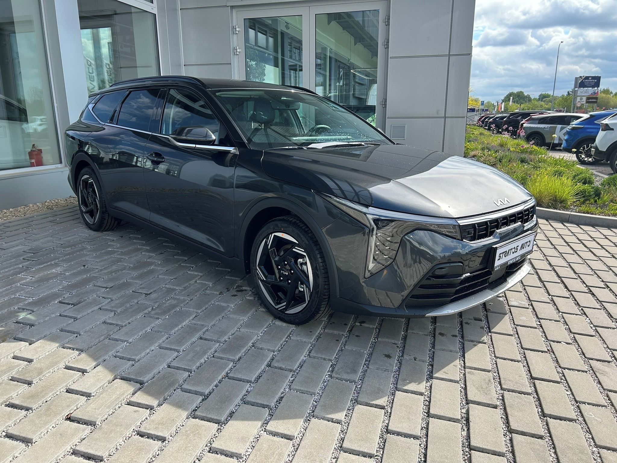 Kia K4, SW 1.6T 110kW TOP+17"+el.víko - fotka 4