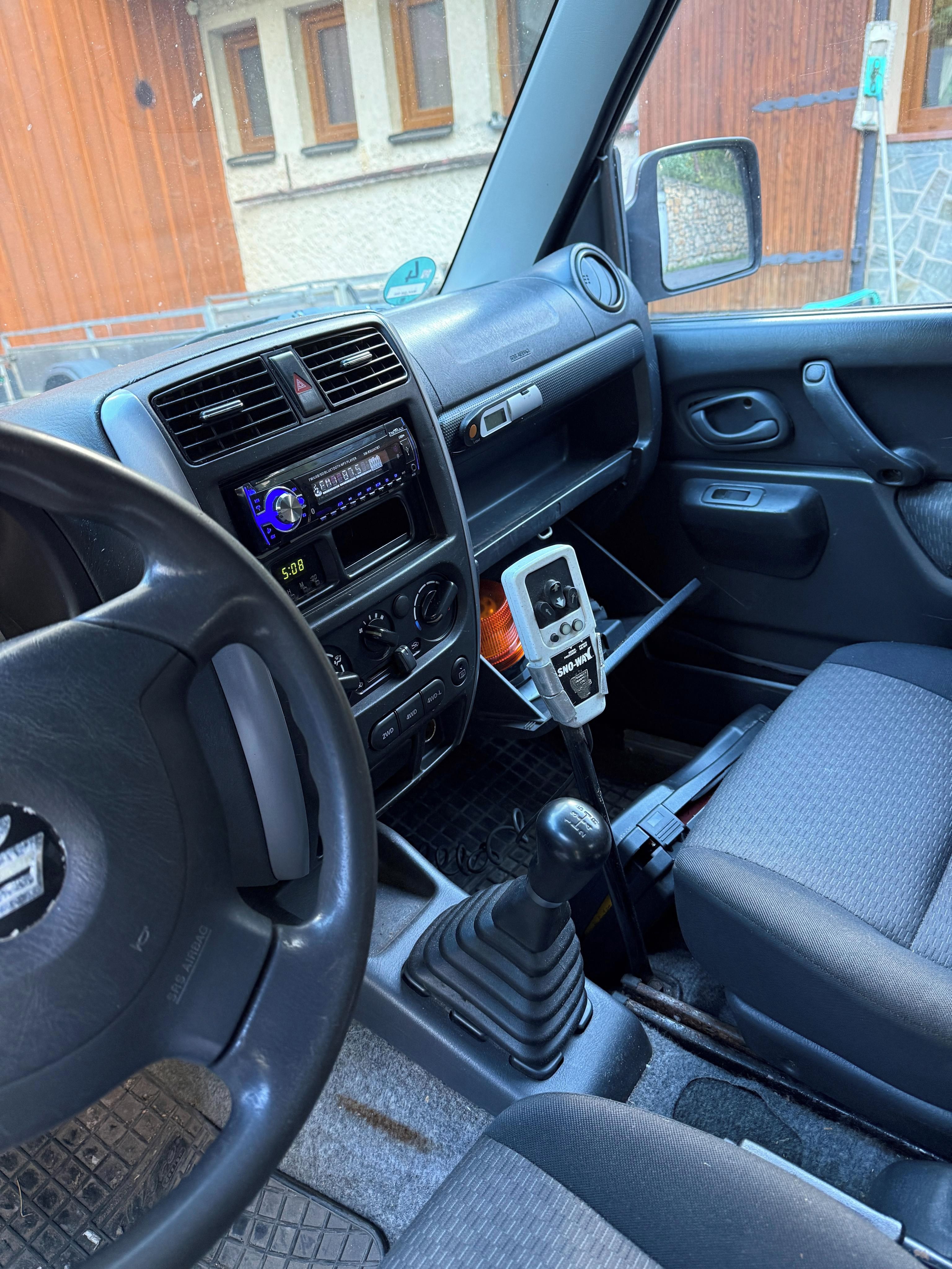 Suzuki Jimny, Suzuki Jimny, 4x4 + Radlice - fotka 5