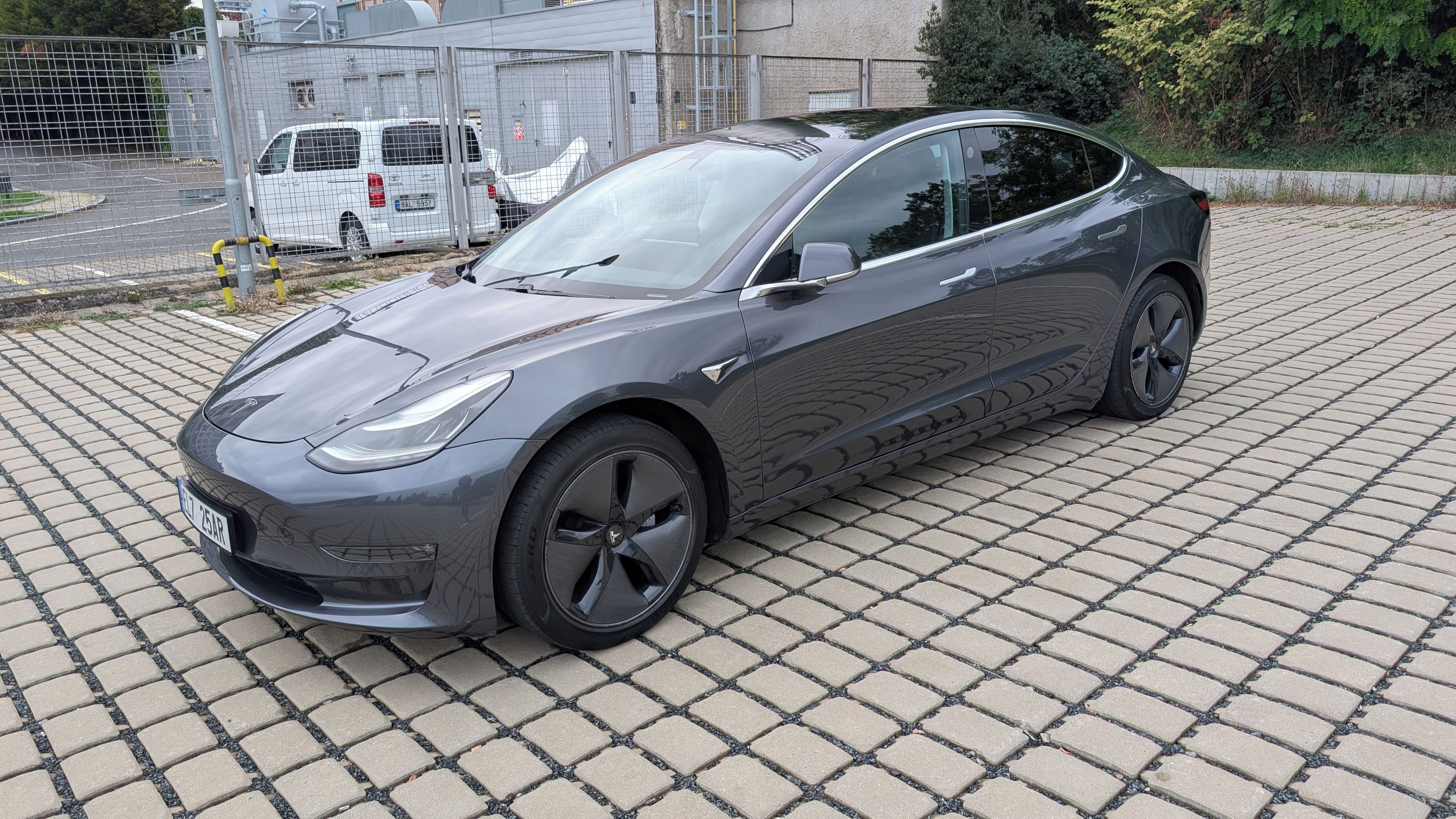 Tesla Model 3, Long Range, 4x4, garážováno - fotka 3