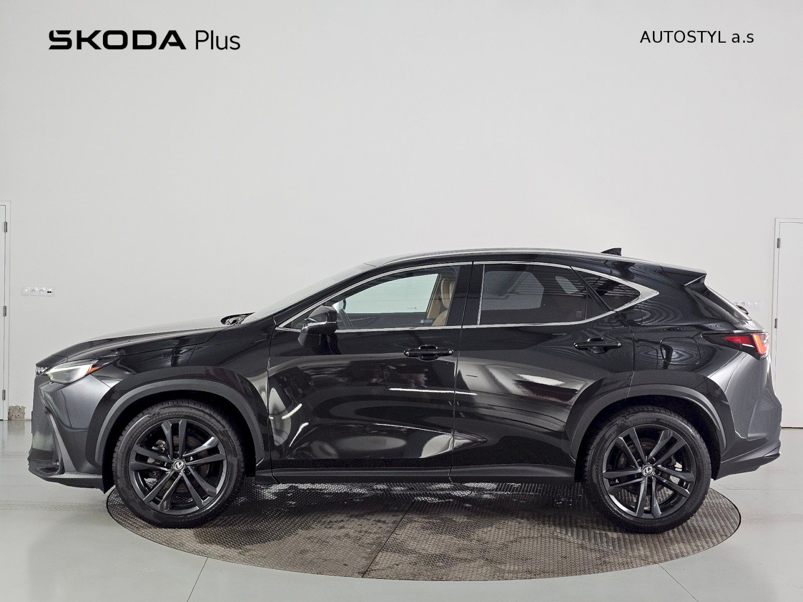 Lexus NX 350h, 2.5HEV AWD 248k PRESTIGE PLUS - fotka 3