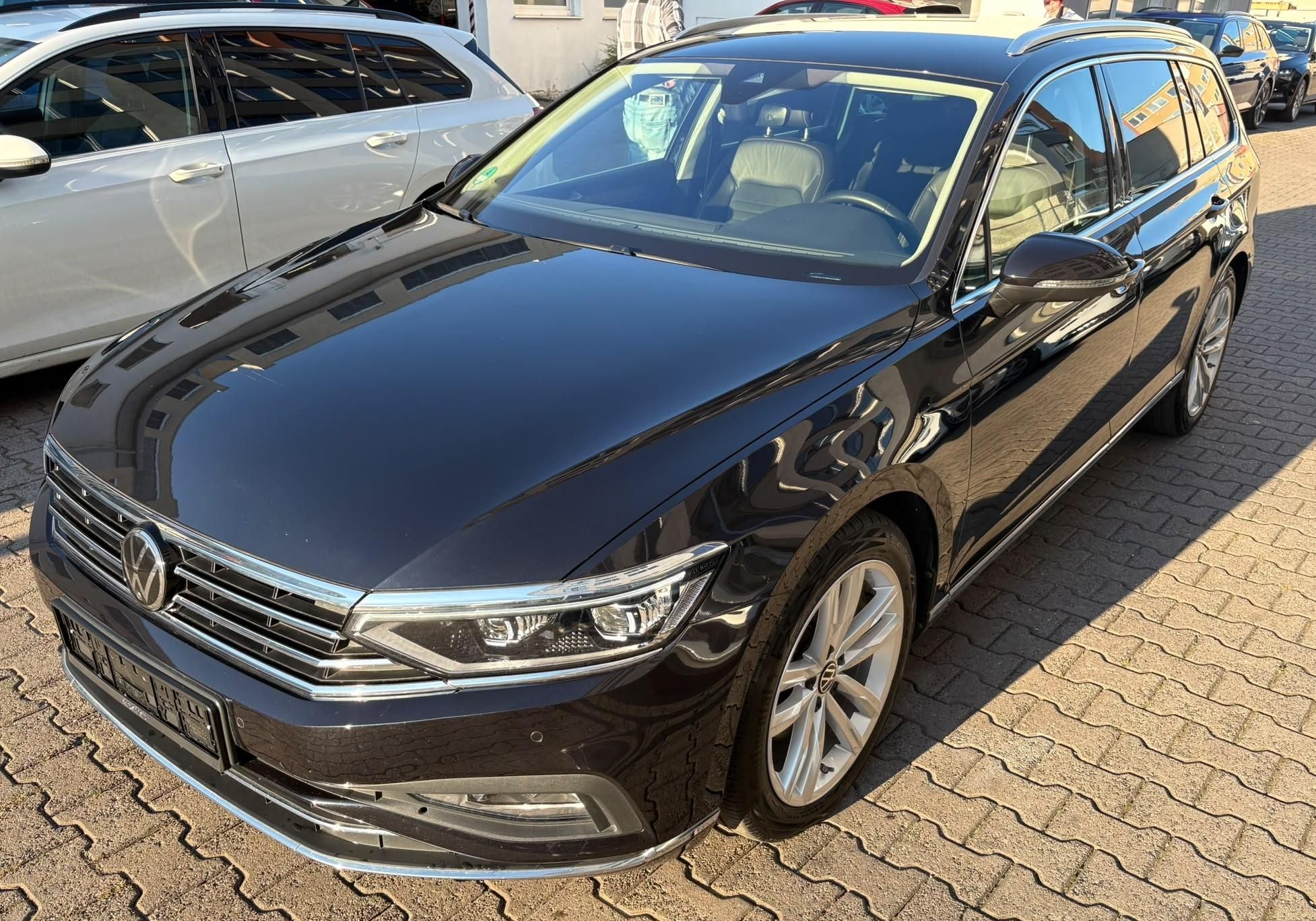 Volkswagen Passat Variant, Elegance 2.0 TSI 140kW DSG - fotka 3