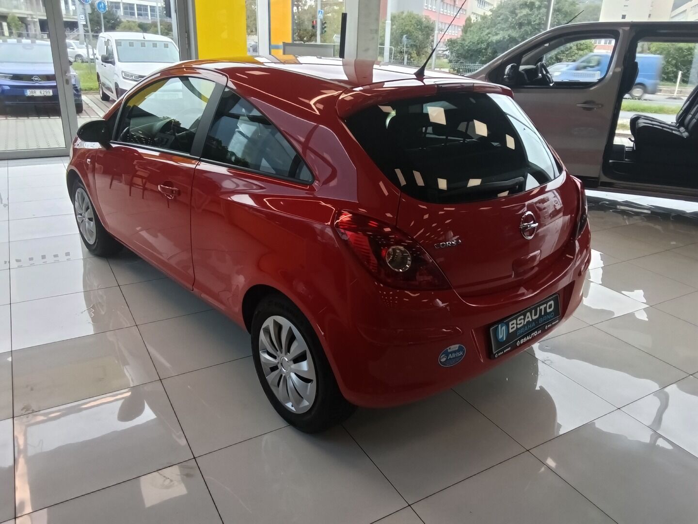 Opel Corsa, 1.2i 63KW AUT 2011 - fotka 4