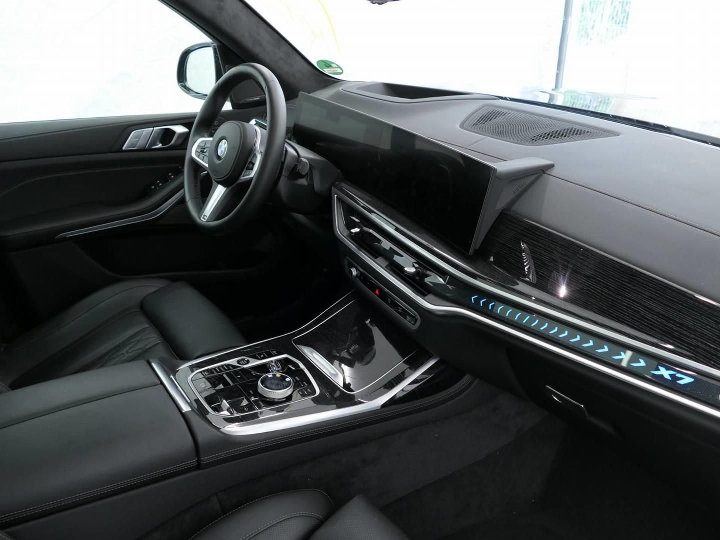 BMW X7, X7 40D xDrive 7 míst - fotka 5