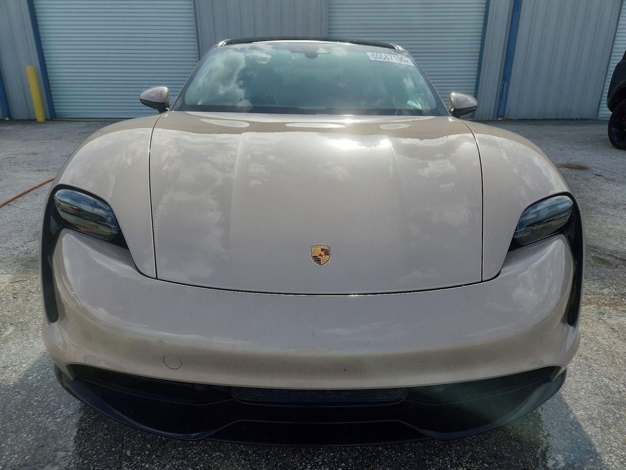 Porsche Taycan, Auto na cestě - fotka 5