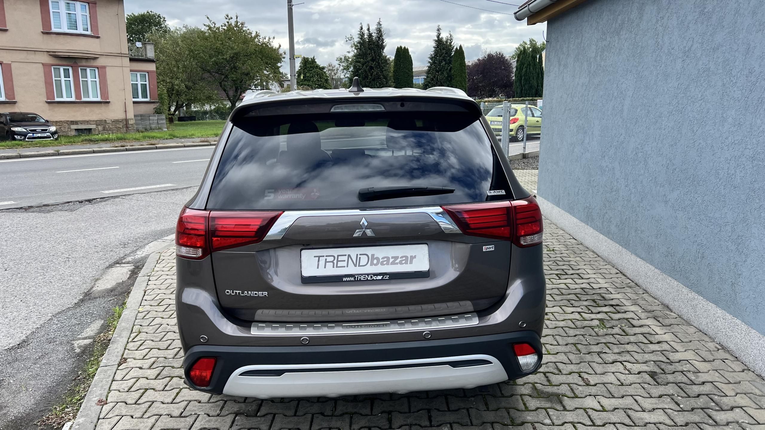 Mitsubishi Outlander, INSTYLE 2,0 MIVEC 4X4 A/T - fotka 6