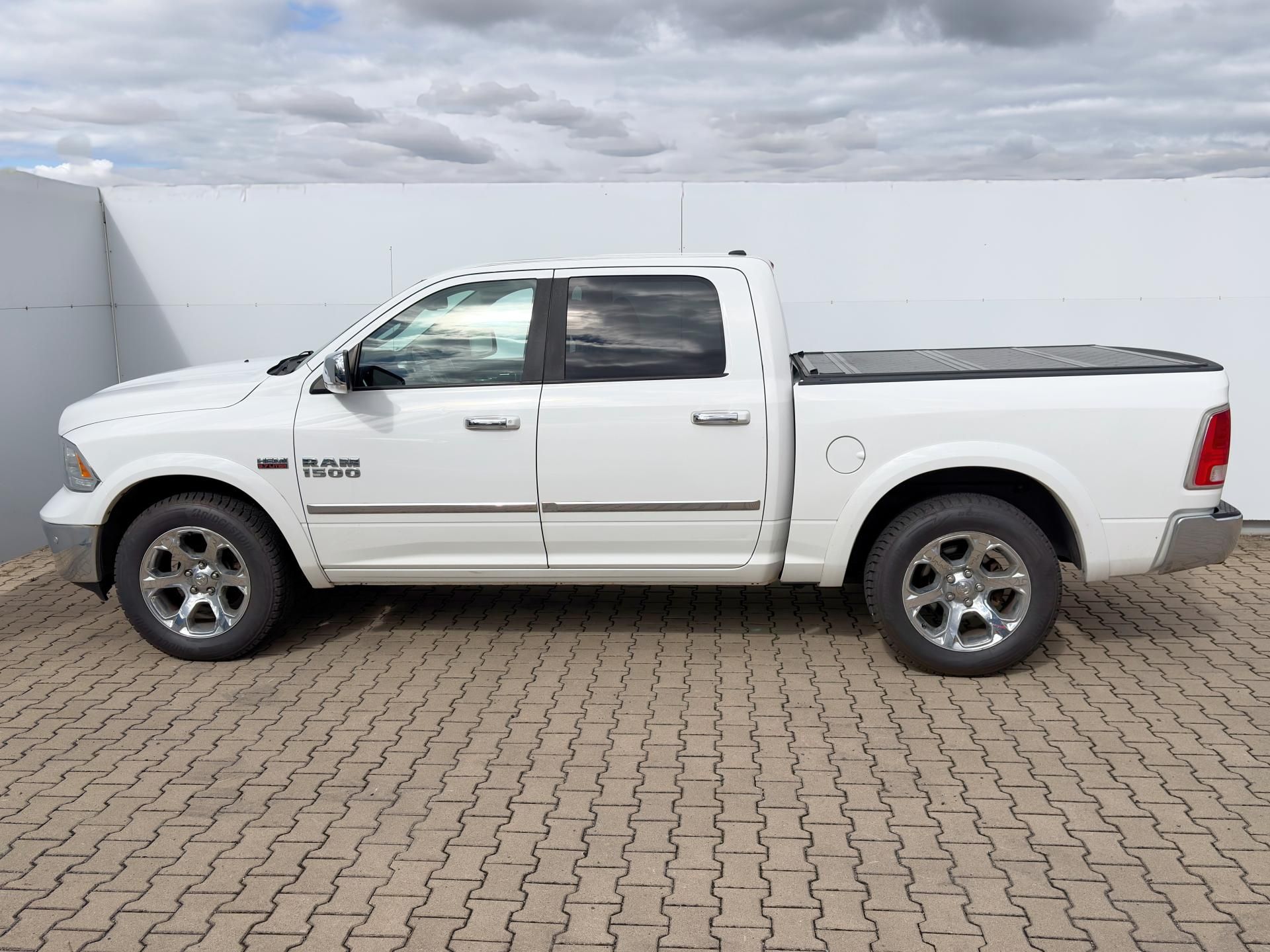 RAM 1500, Laramie V8 HEMI - fotka 5