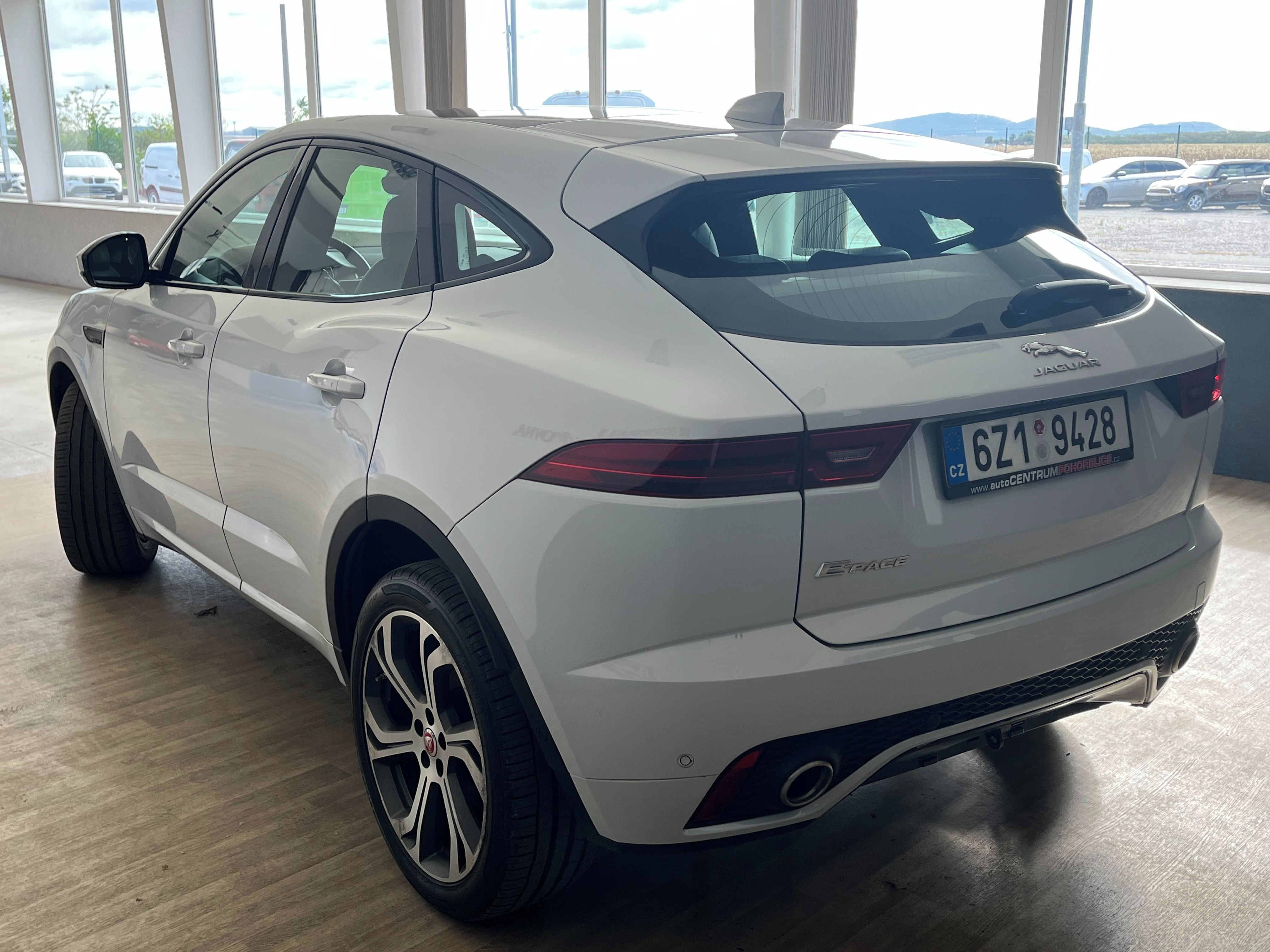 Jaguar E-Pace, 2,0D180 R-Dynamic*ČR*LED*HUD* - fotka 6