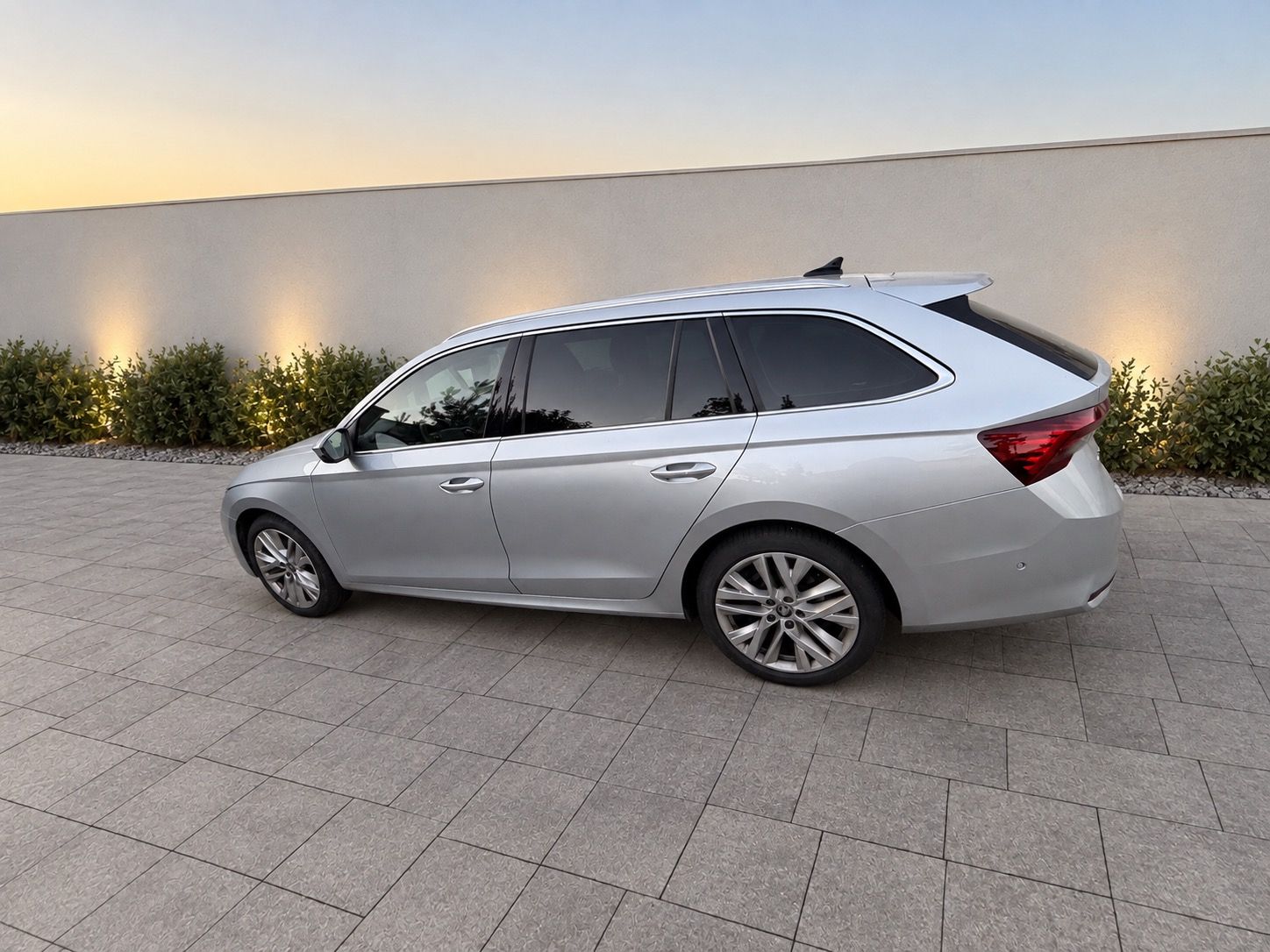 Škoda Octavia, 2.0 TDI DSG Exclusive Select - fotka 3
