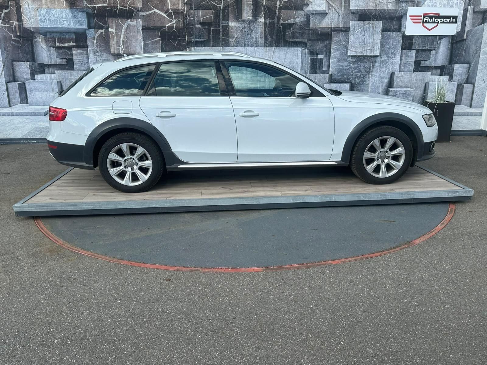 Audi A4 allroad, 2.0TDi, 105KW, 4x4, B&O - fotka 5
