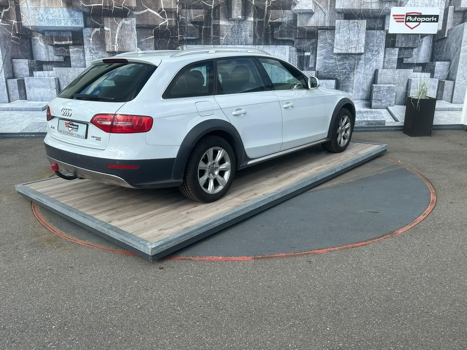 Audi A4 allroad, 2.0TDi, 105KW, 4x4, B&O - fotka 6