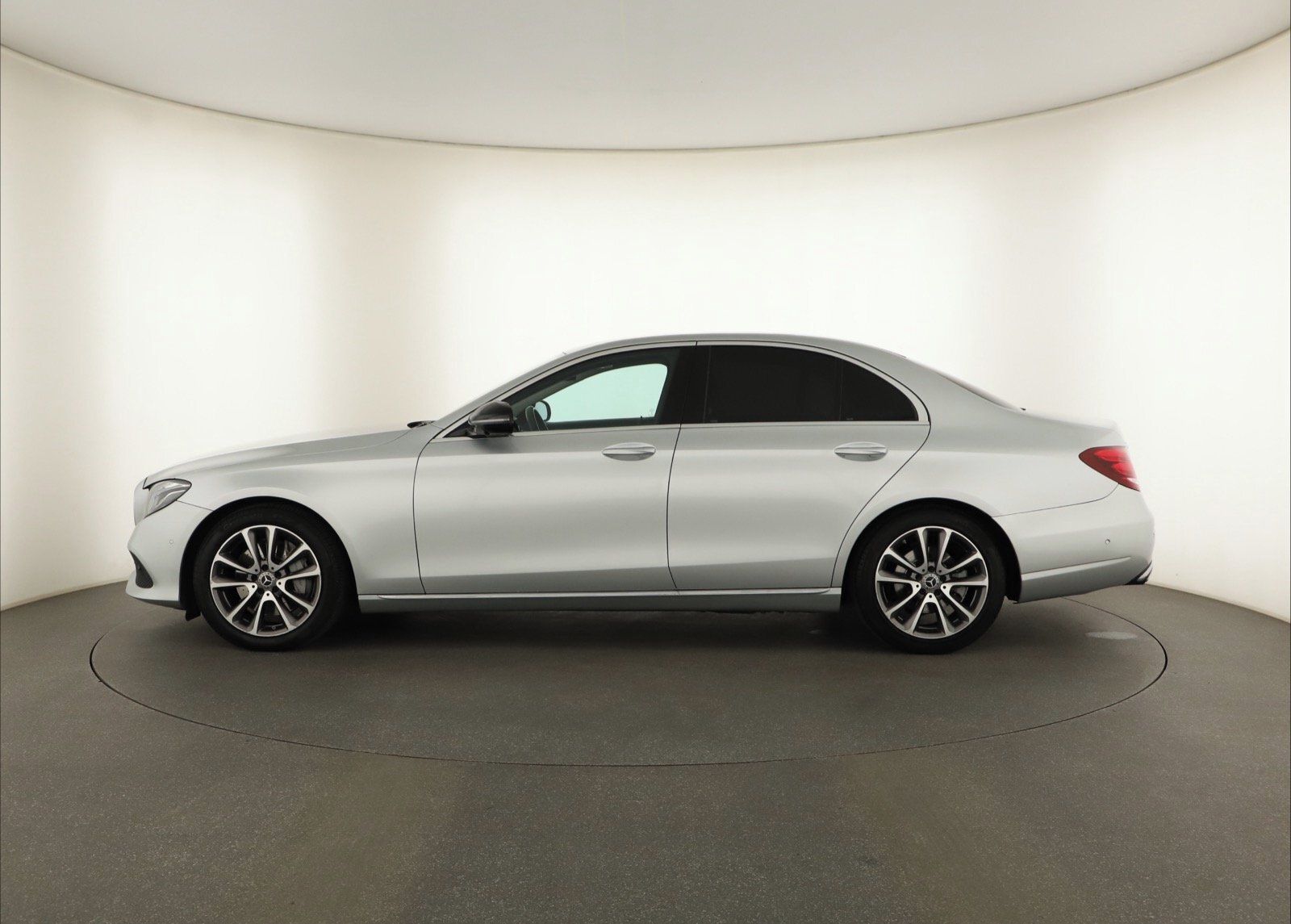 Mercedes-Benz Třídy E, 200 d, Automat, Kůže, Navi - fotka 3