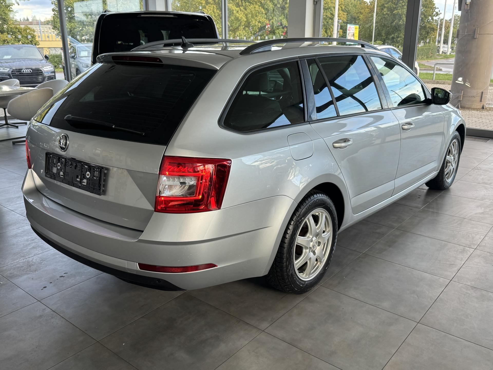 Škoda Octavia, 2,0TDi DSG 4X4 NAVI TAŽNÉ LED - fotka 6