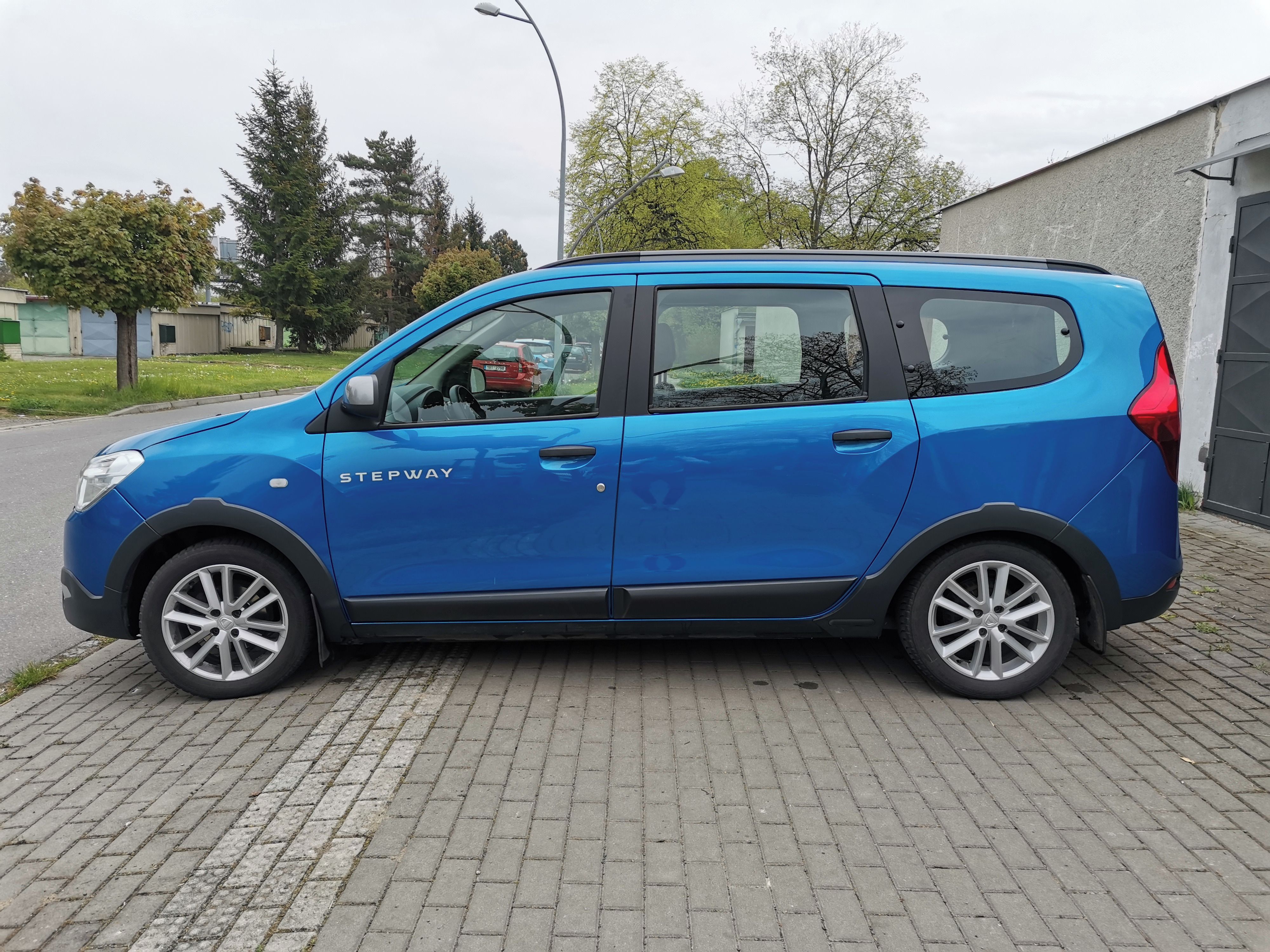 Dacia Lodgy, 1.6i STEPWAY, nebouraná, 7míst - fotka 2