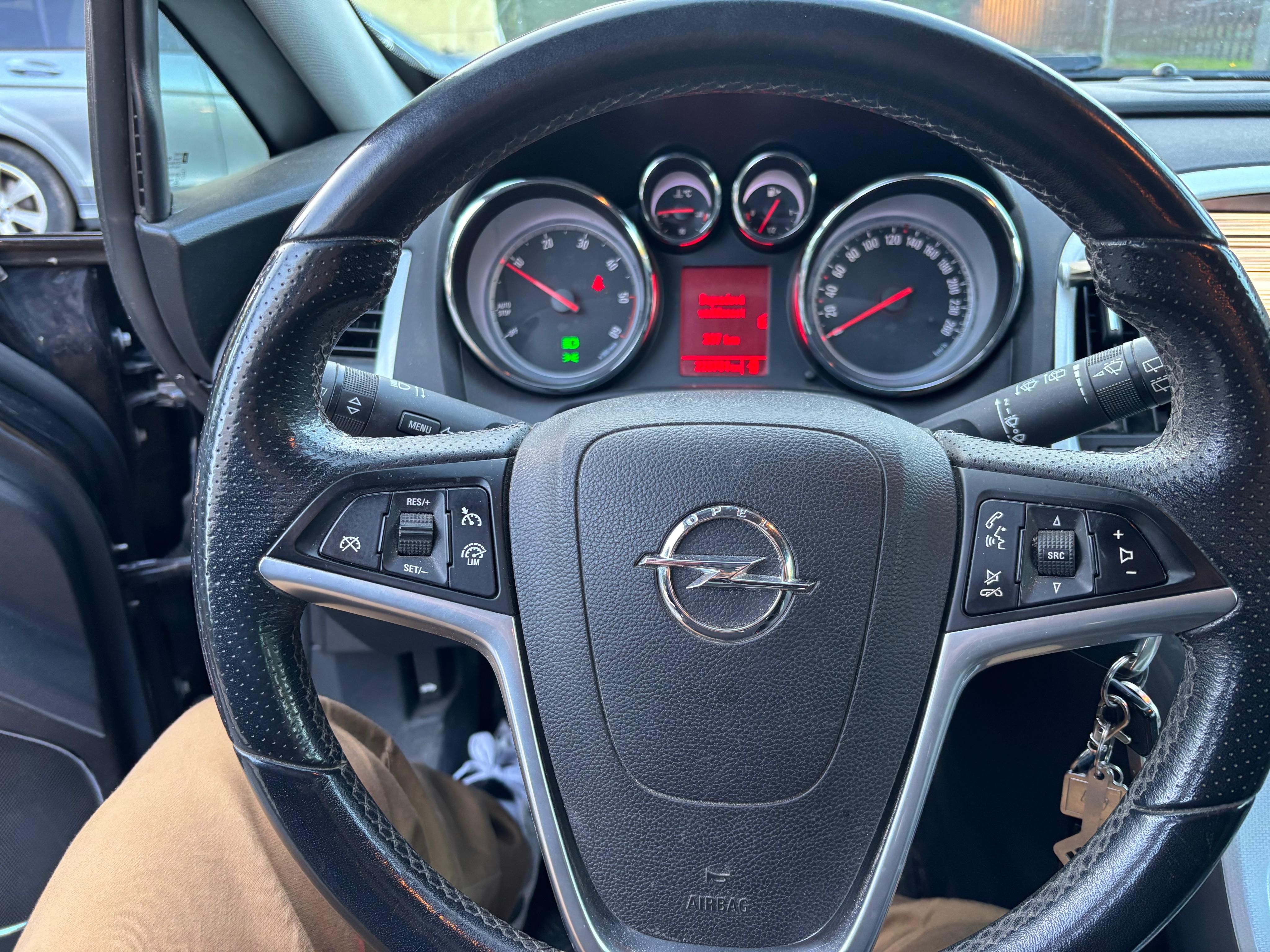 Opel Astra, Opel Astra GTC 2.0 sportovní - fotka 6