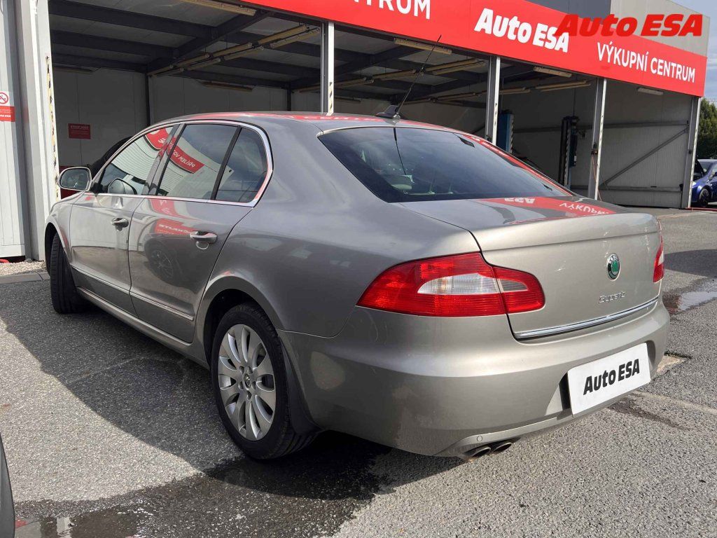 Škoda Superb, 2.0 TDi,2.maj,DSG,WEBASTO - fotka 2
