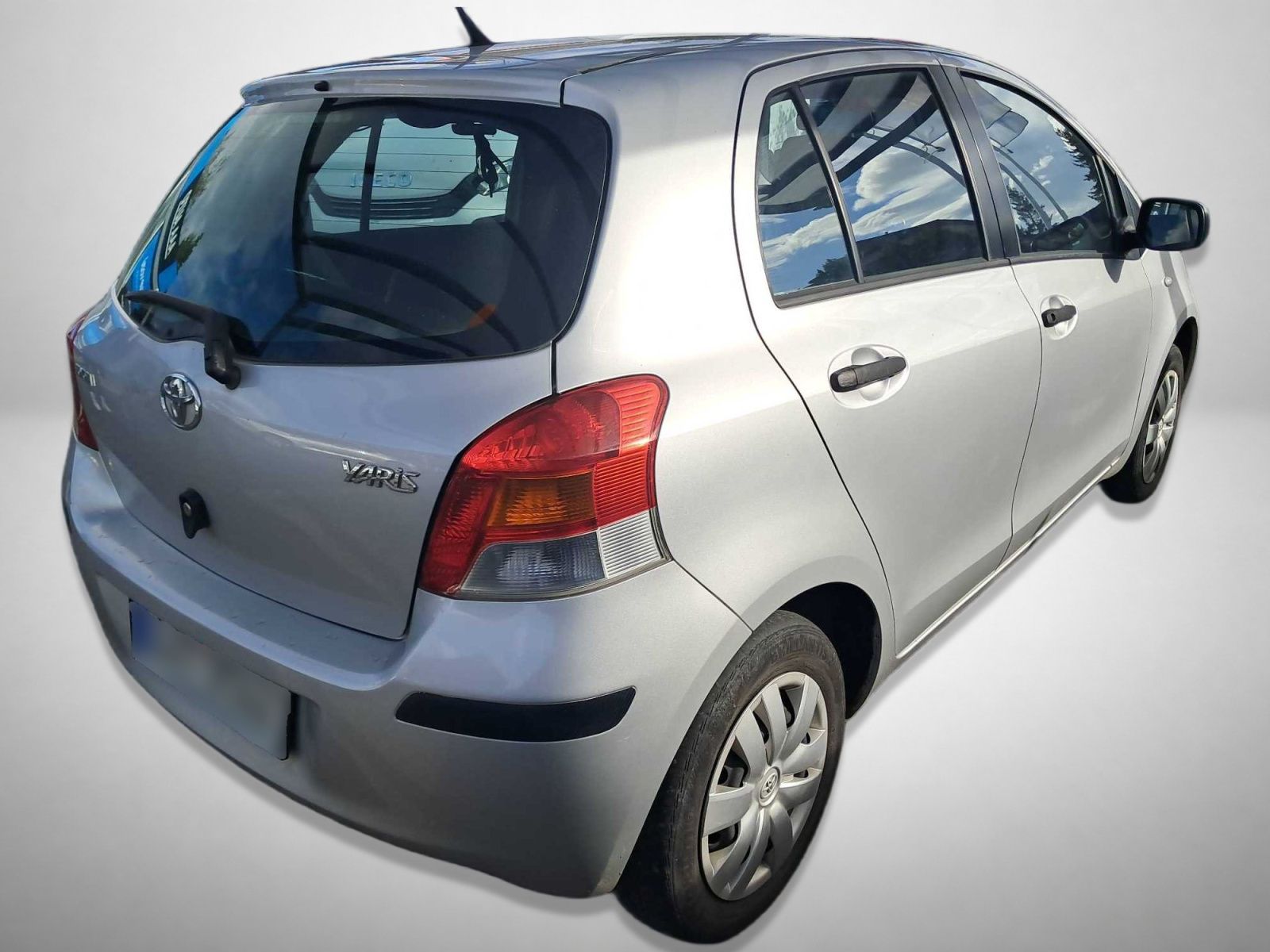 Toyota Yaris, 1.0 VVT-i, Serv.kniha - fotka 2