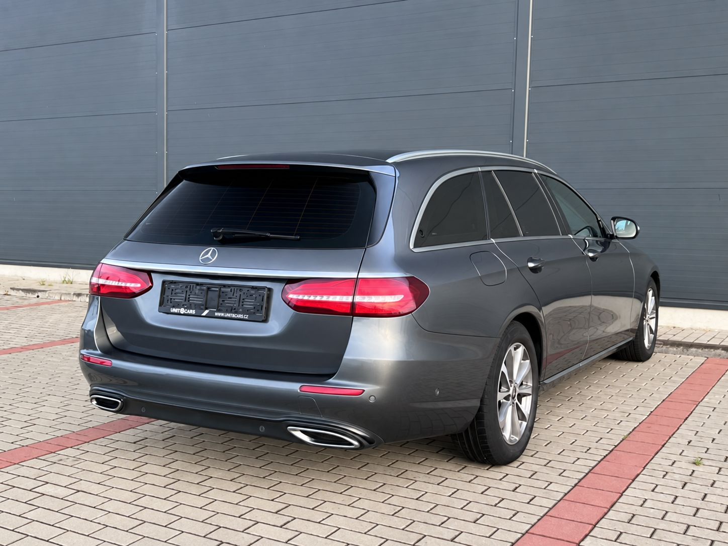Mercedes-Benz Třídy E, 220d Business-P.KAMERA-TAŽNÉ.Z - fotka 4