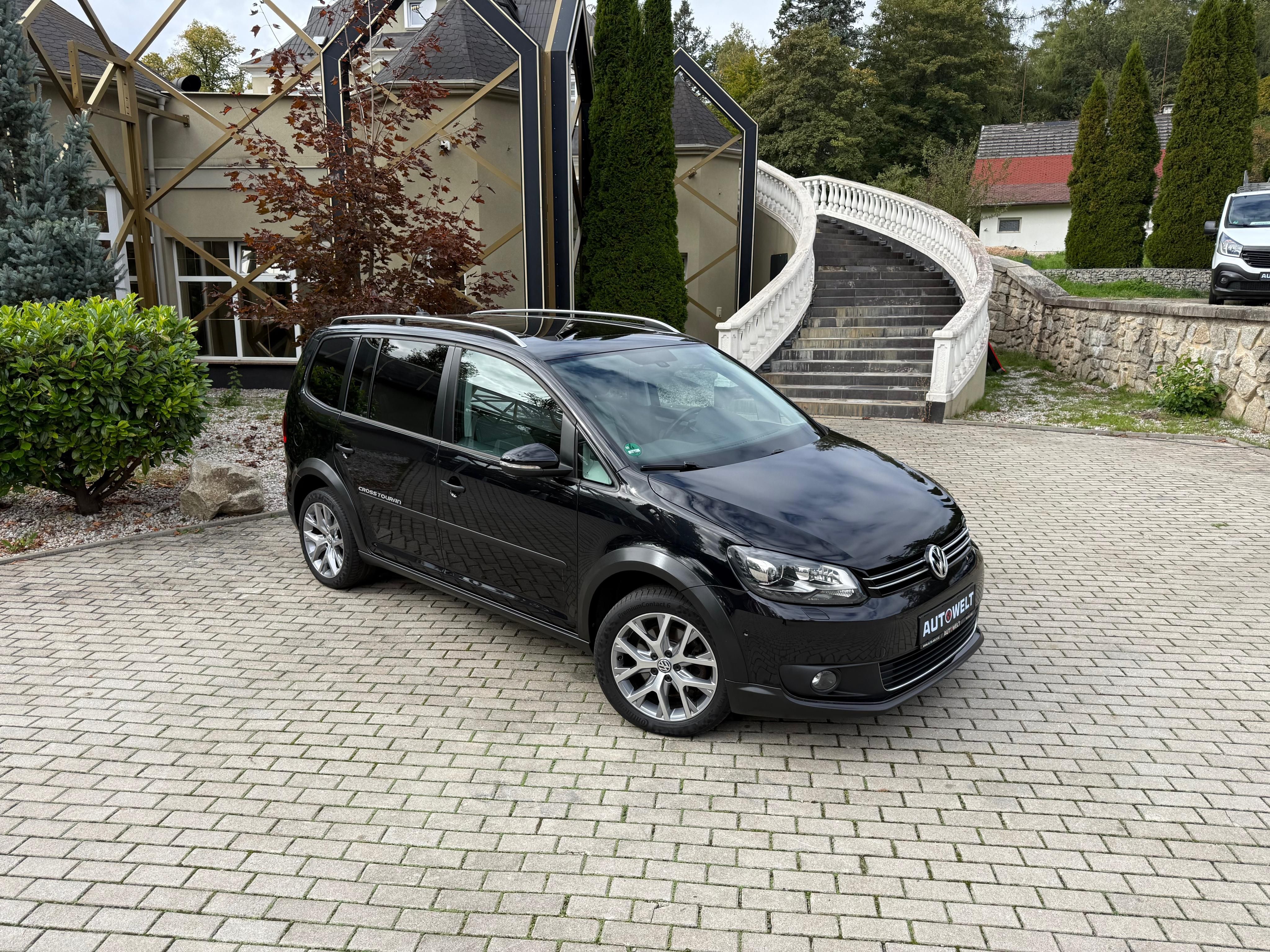 Volkswagen Touran, CROSS 2.0 TDi /7MÍST/PANORAMA/ - fotka 2