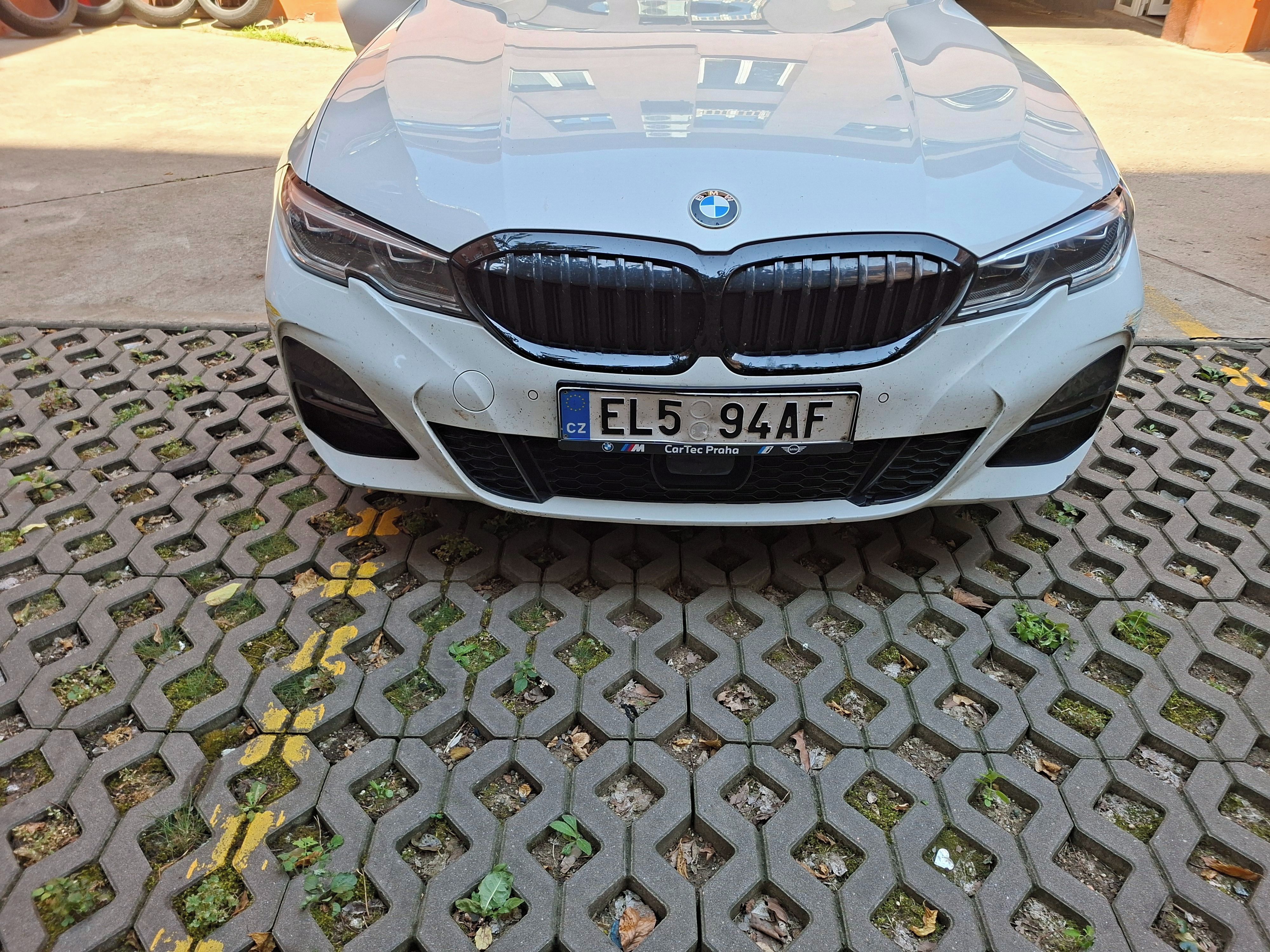 BMW Řada 3, BMW 330e - fotka 2