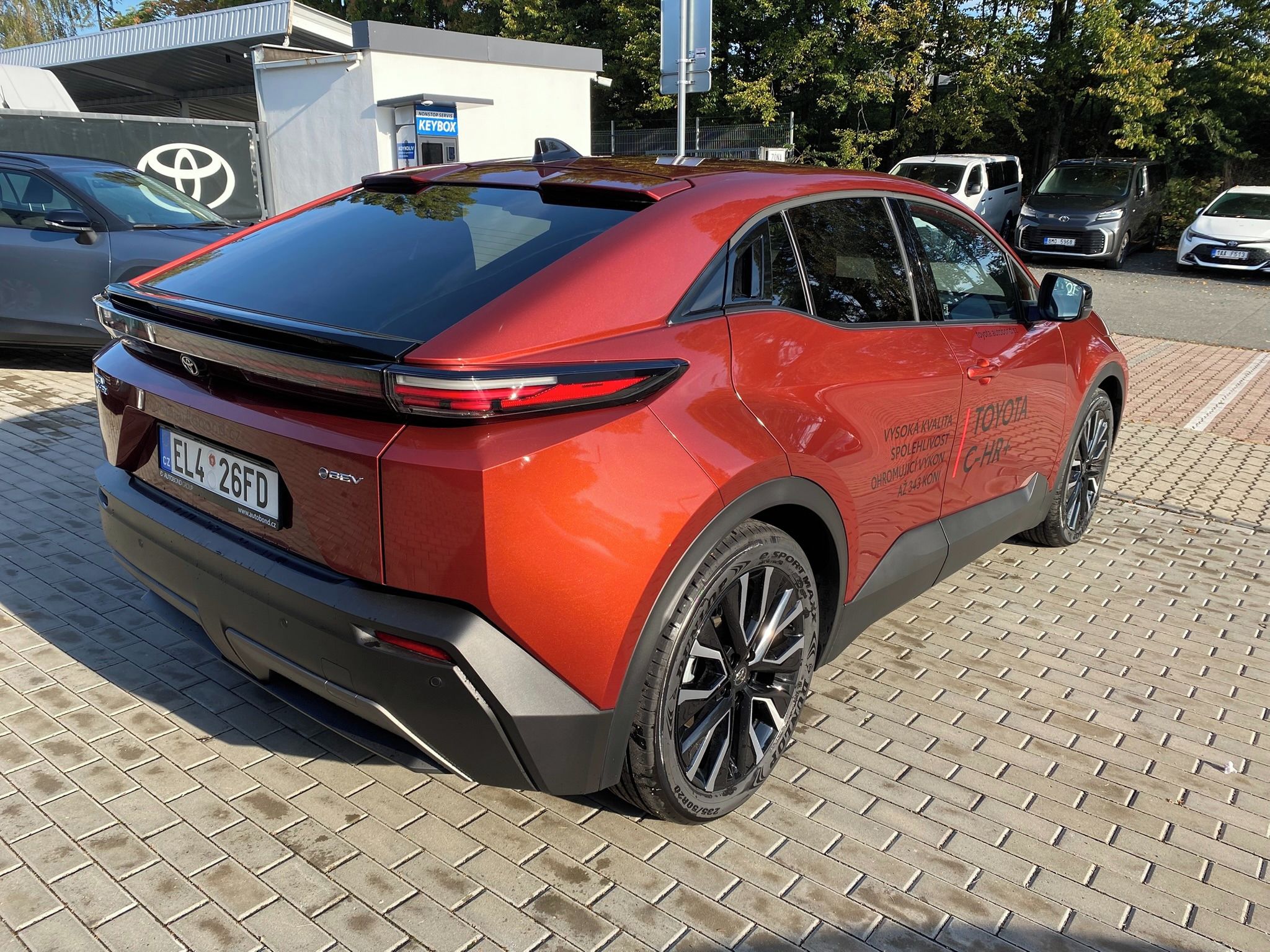 Toyota C-HR, + BEV224 77 kWh Style Dynamic - fotka 6