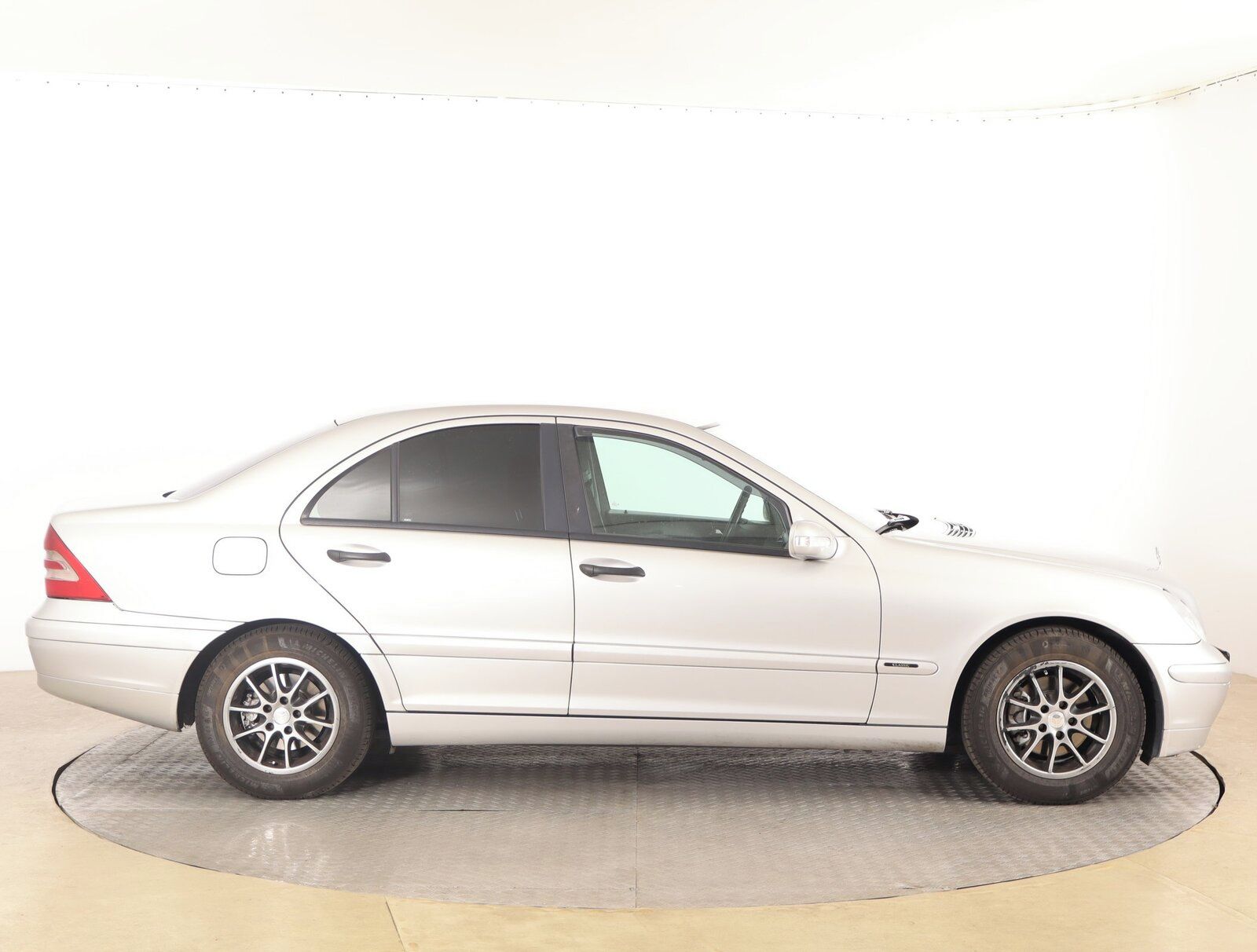 Mercedes-Benz Třídy C, 200 CDI, po STK, jezdí dobře - fotka 6