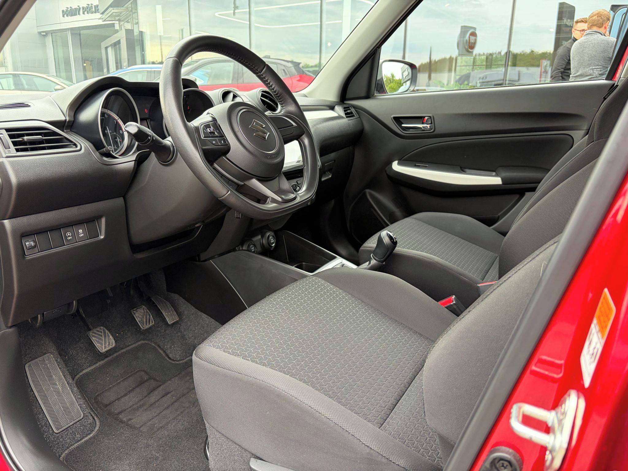 Suzuki Swift, 1.2 DualJet MHEV 66kW - fotka 5