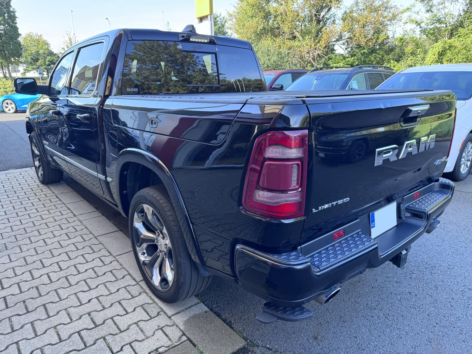 RAM 1500, 5,7 HEMI Limited NEBOURANÉ - fotka 3