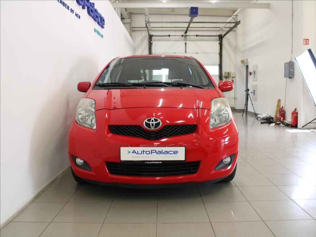 Toyota Yaris, 1,3 i 73kW 2.maj.ČR STK - fotka 2