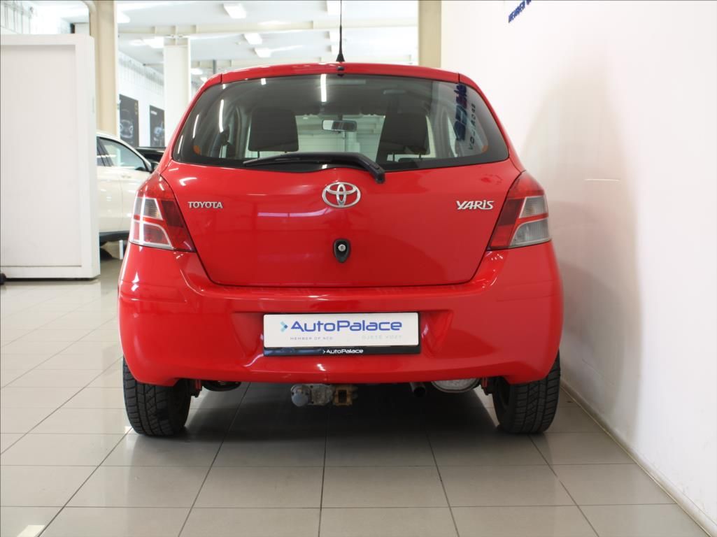 Toyota Yaris, 1,3 i 73kW 2.maj.ČR STK - fotka 4