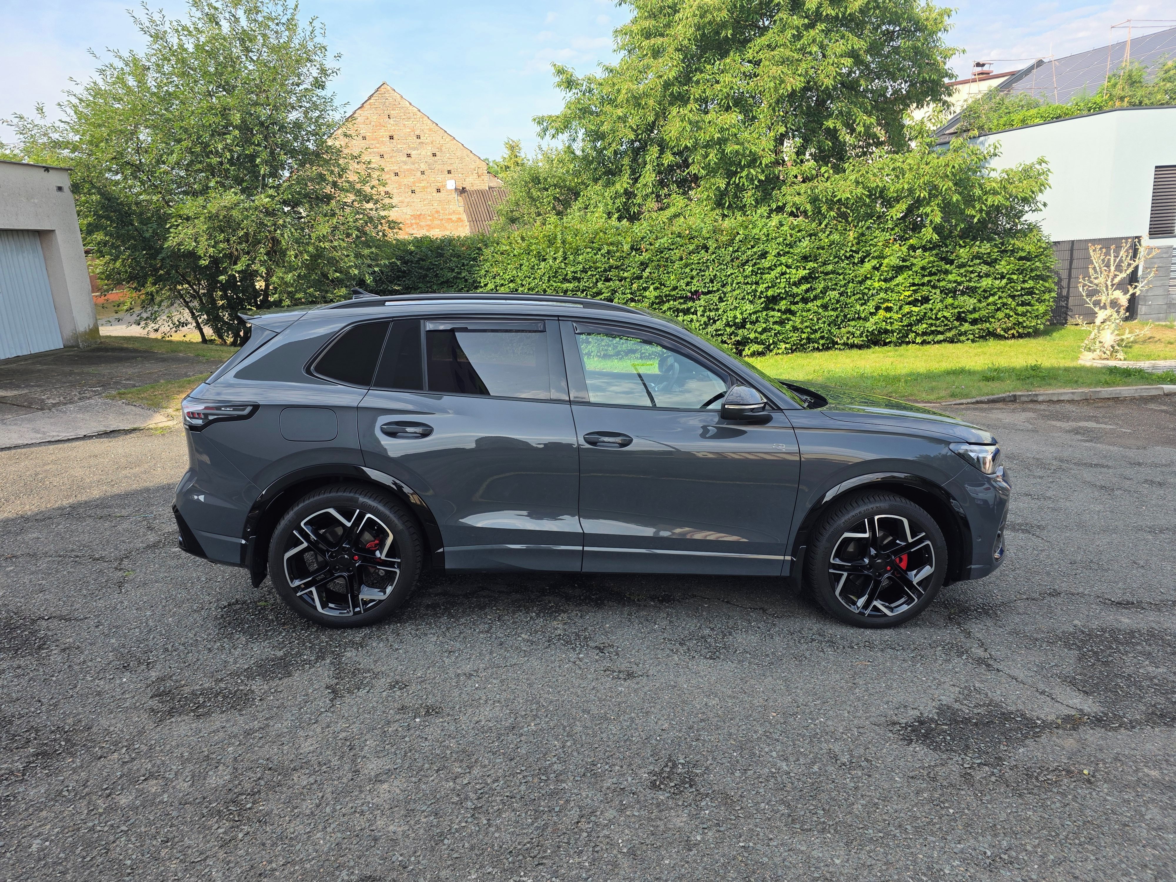 Volkswagen Tiguan, VW Tiguan - TOP STAV - 12690Km - fotka 3