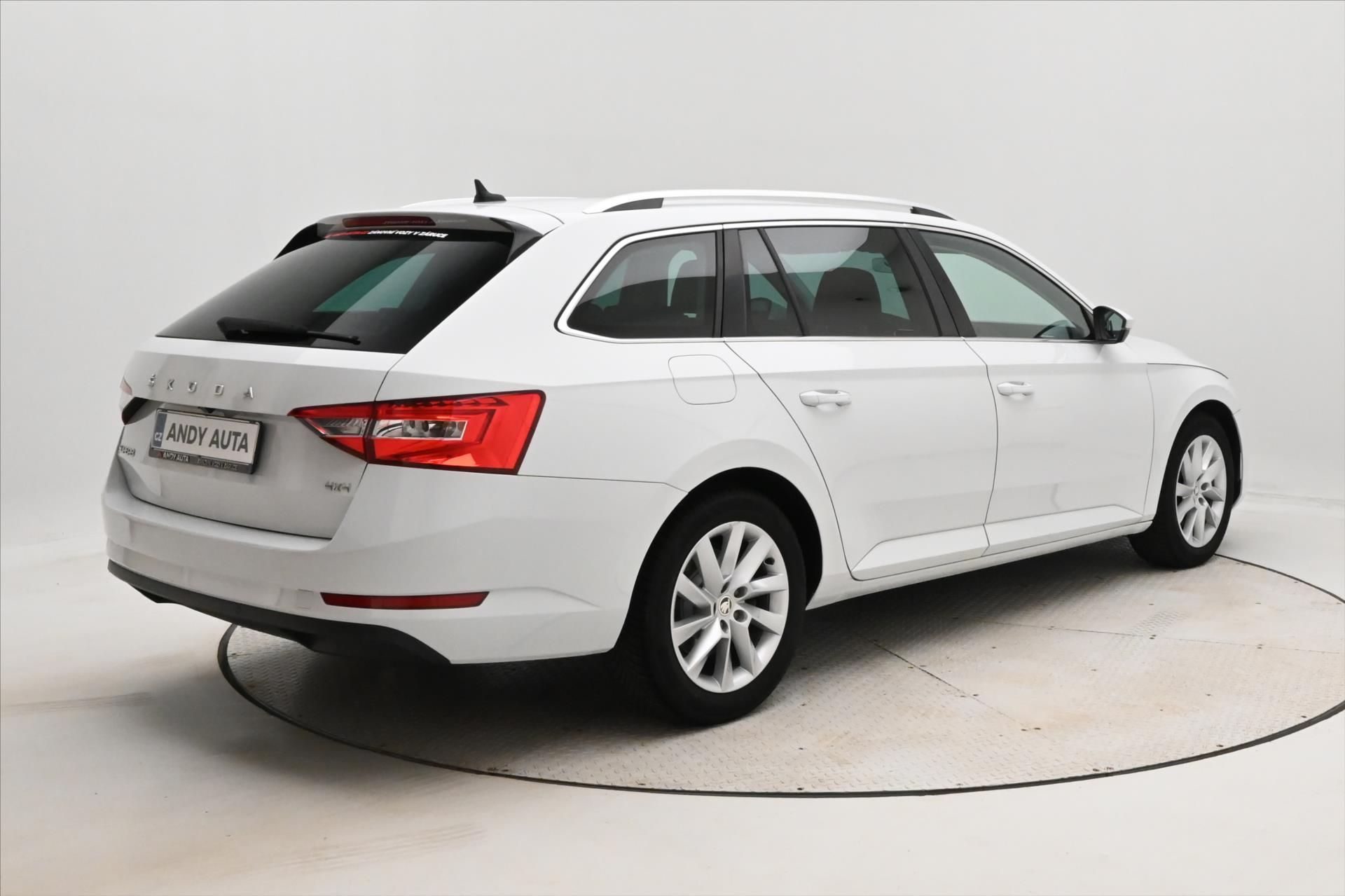 Škoda Superb, 2,0 TDI 147 kW DSG 4x4 Style Z - fotka 5