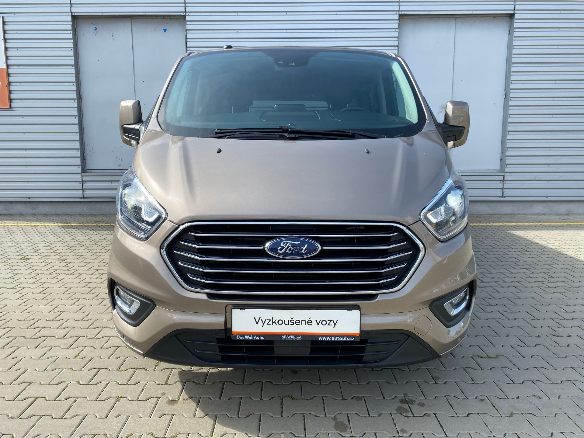 Ford Tourneo Custom, 2.0EcoBlue 125kW 8Míst Titaniu - fotka 4
