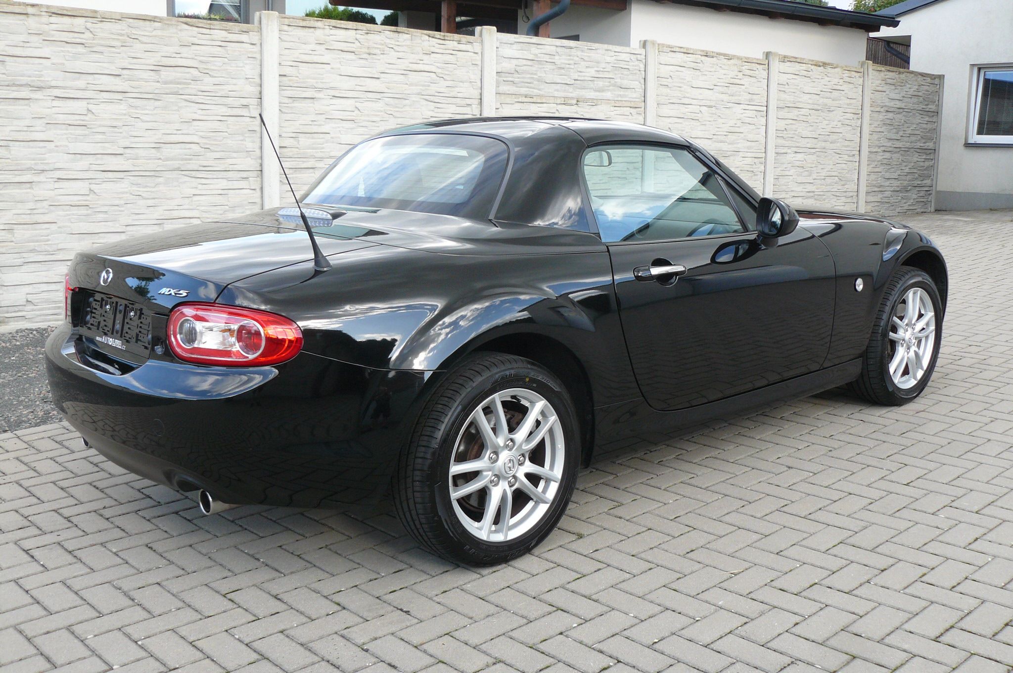 Mazda MX-5, 1.8i 16v, 93kW, EL. HARDTOP - fotka 4