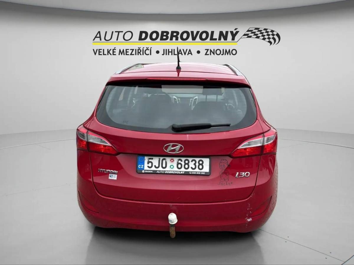Hyundai i30, Hyudai 1.6i  MT6 (88kW/120k)/6 - fotka 6