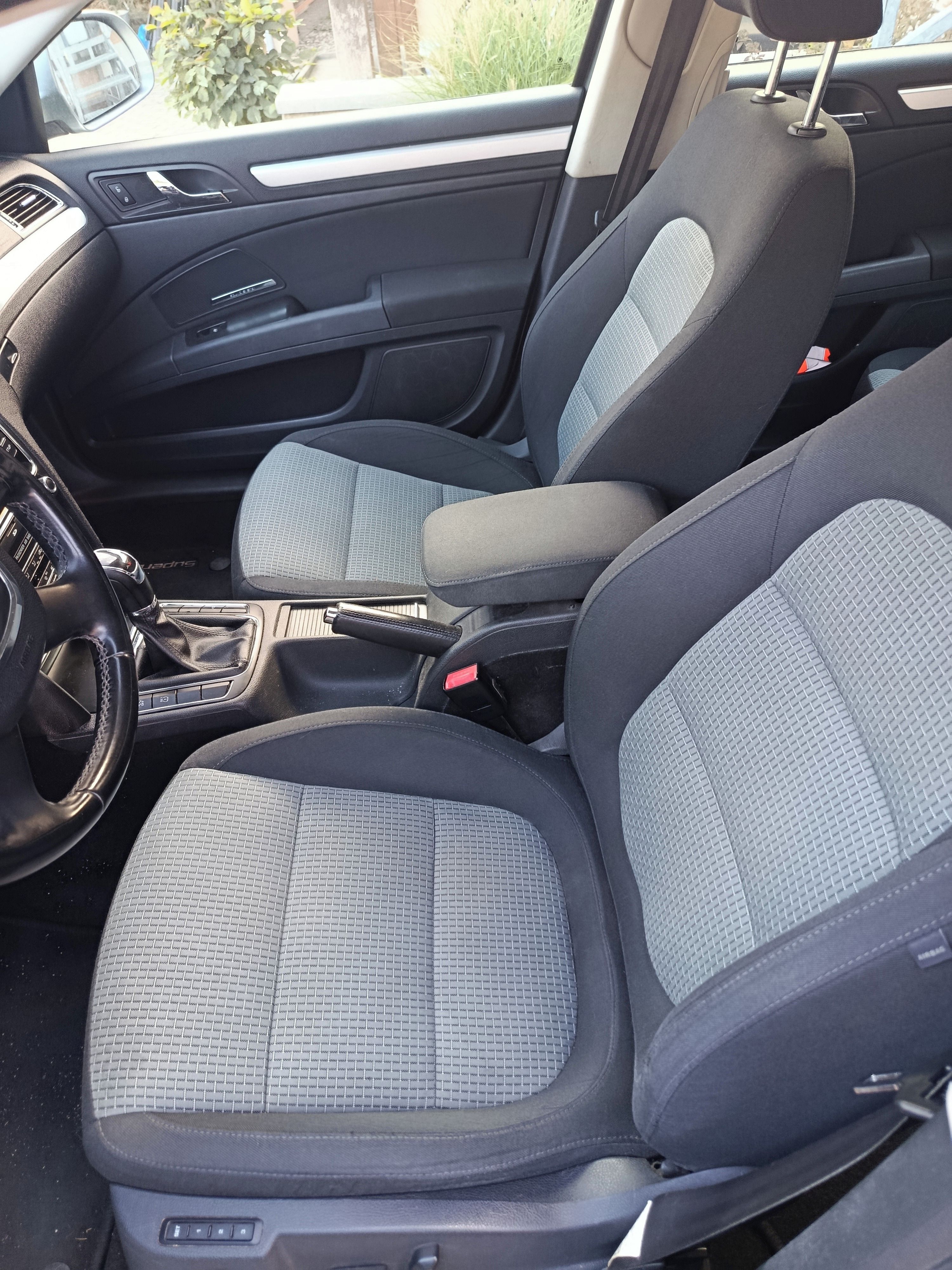 Škoda Superb, 2,0 TDi - fotka 6