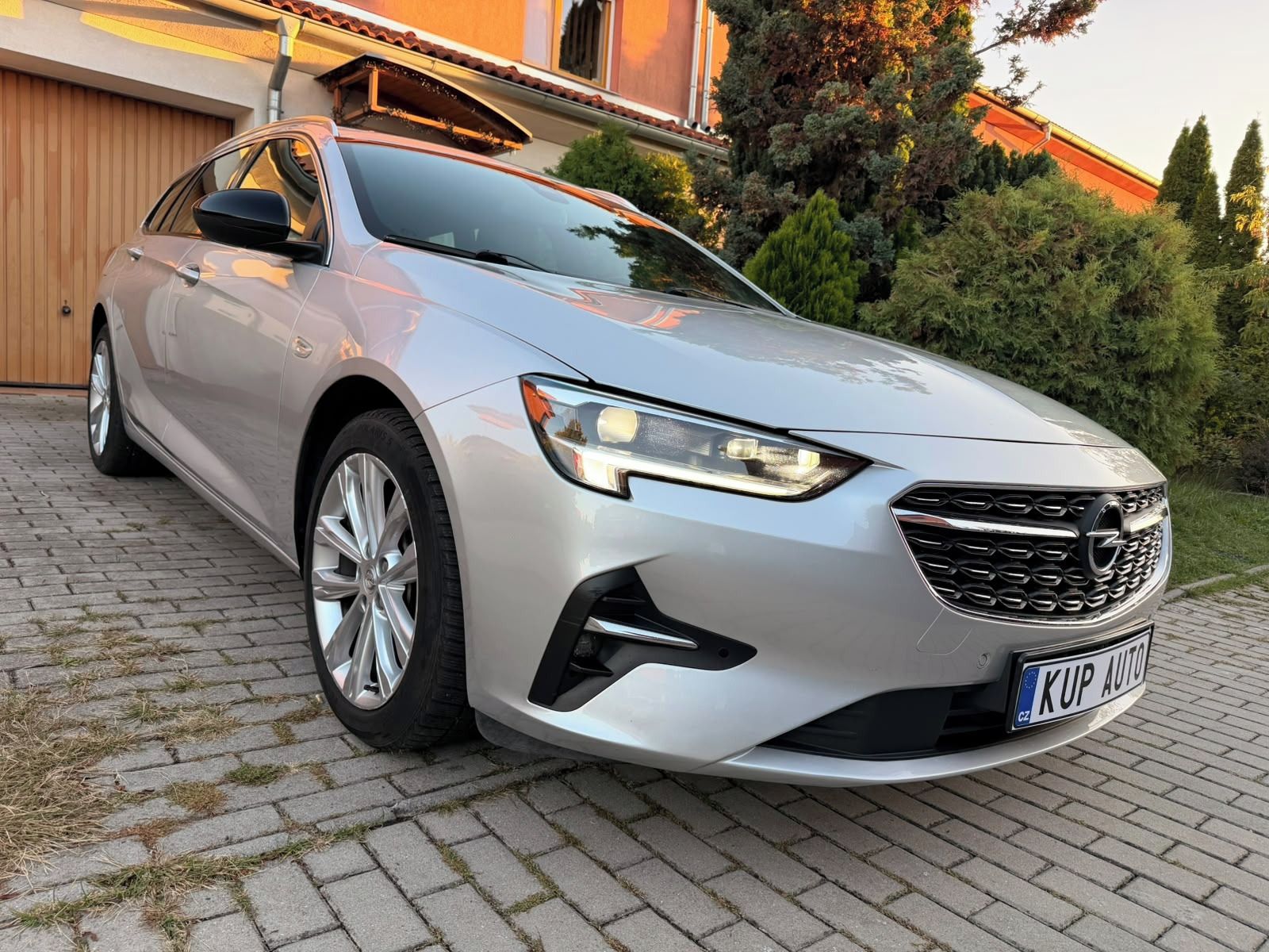 Opel Insignia, 2.0 CDTI 128 kW  BUSINESS - fotka 2
