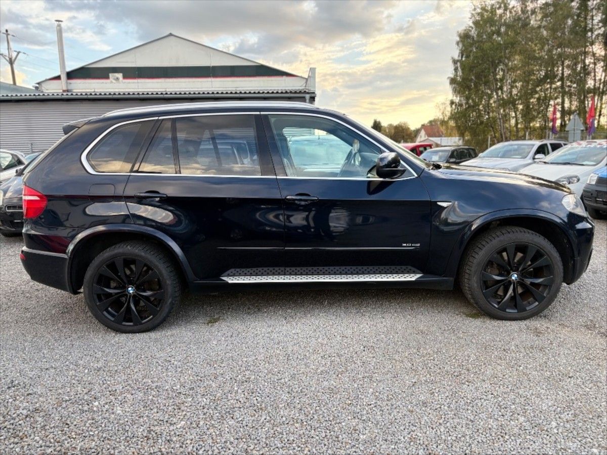 BMW X5, 3,0 SD  4X4  7 MÍST - fotka 6