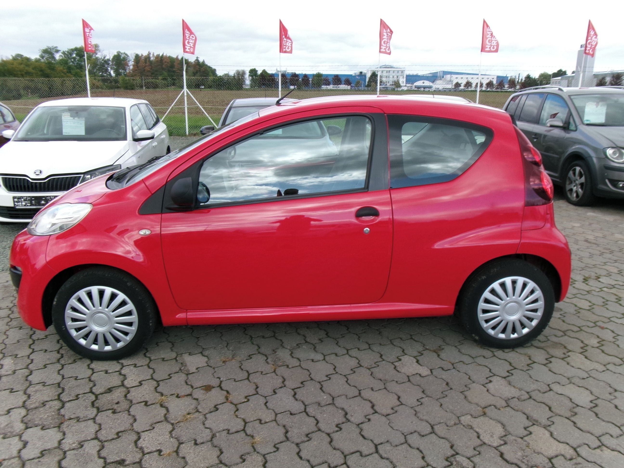 Peugeot 107, 1.1i 55ke,CZ,2x kola - fotka 4