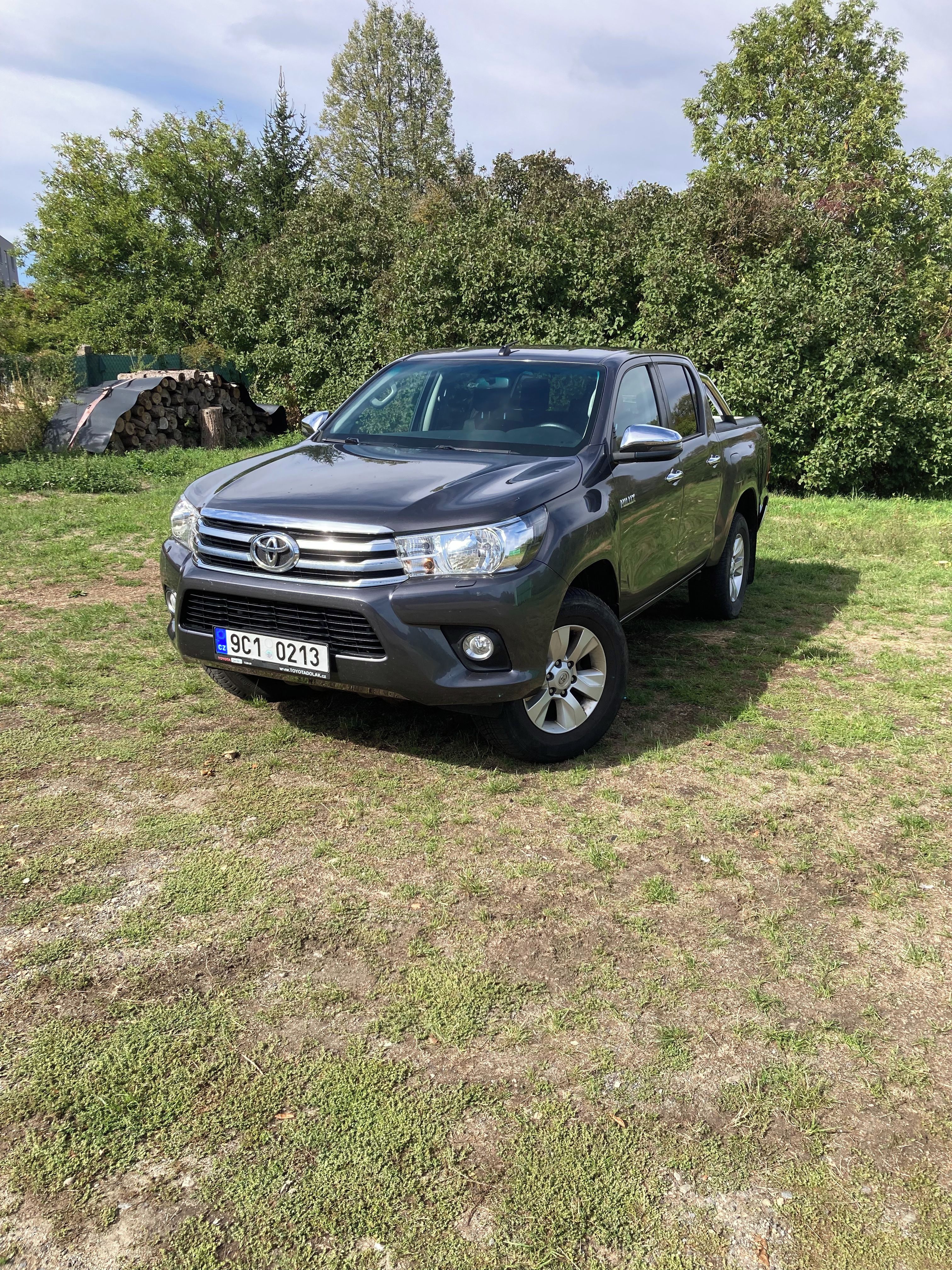 Toyota Hilux, Toyota Hilux DoubleCab 2.4D, v