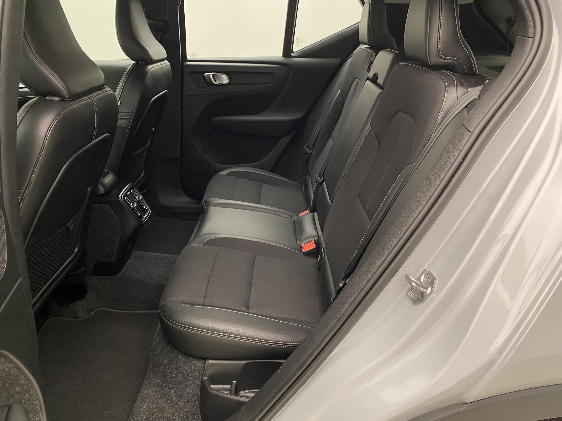 Volvo XC40, D3 MOMENTUM AUT - fotka 4