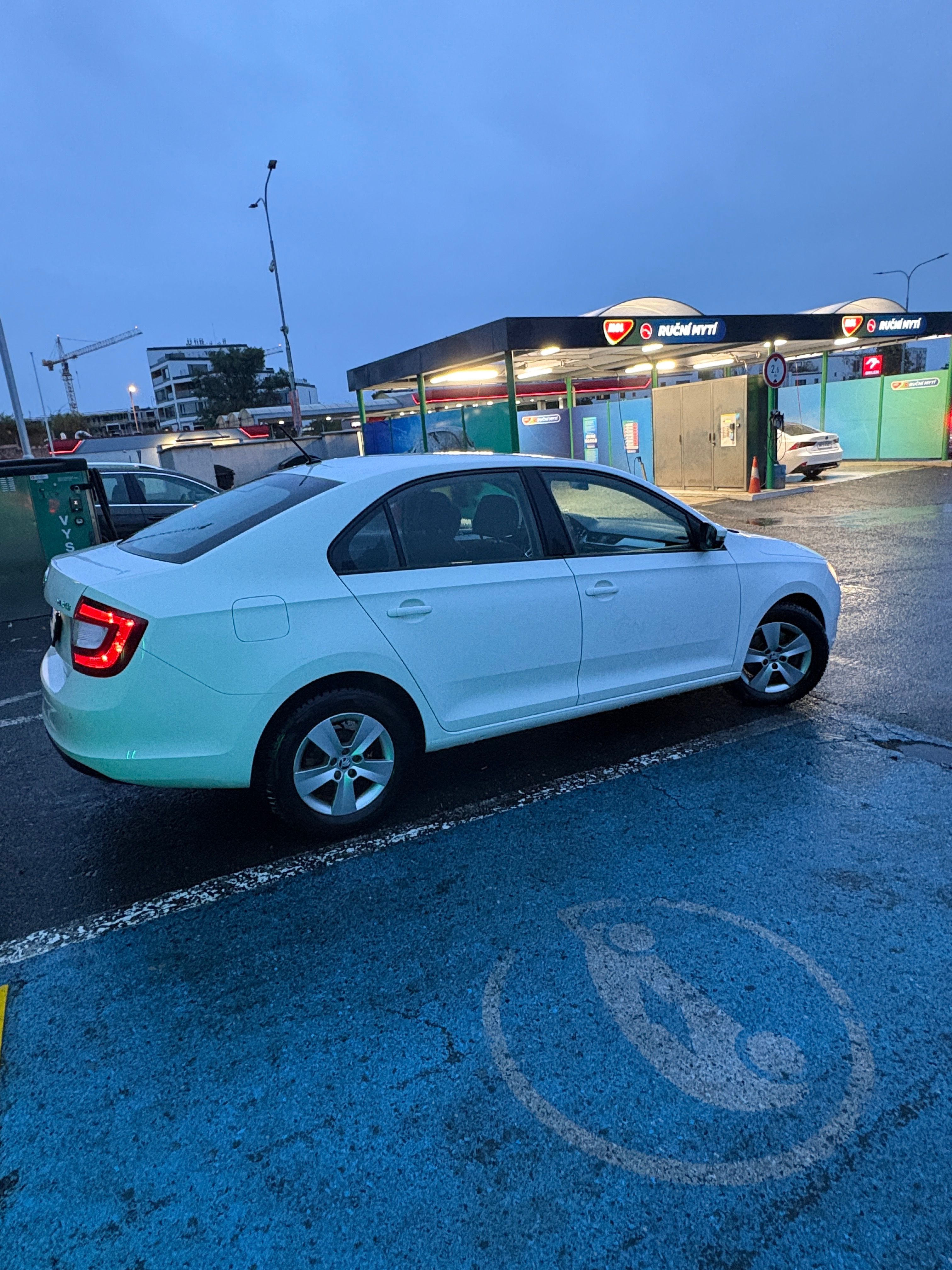 Škoda Rapid, Škoda Rapid 1.6 TDi 85 kw - fotka 3