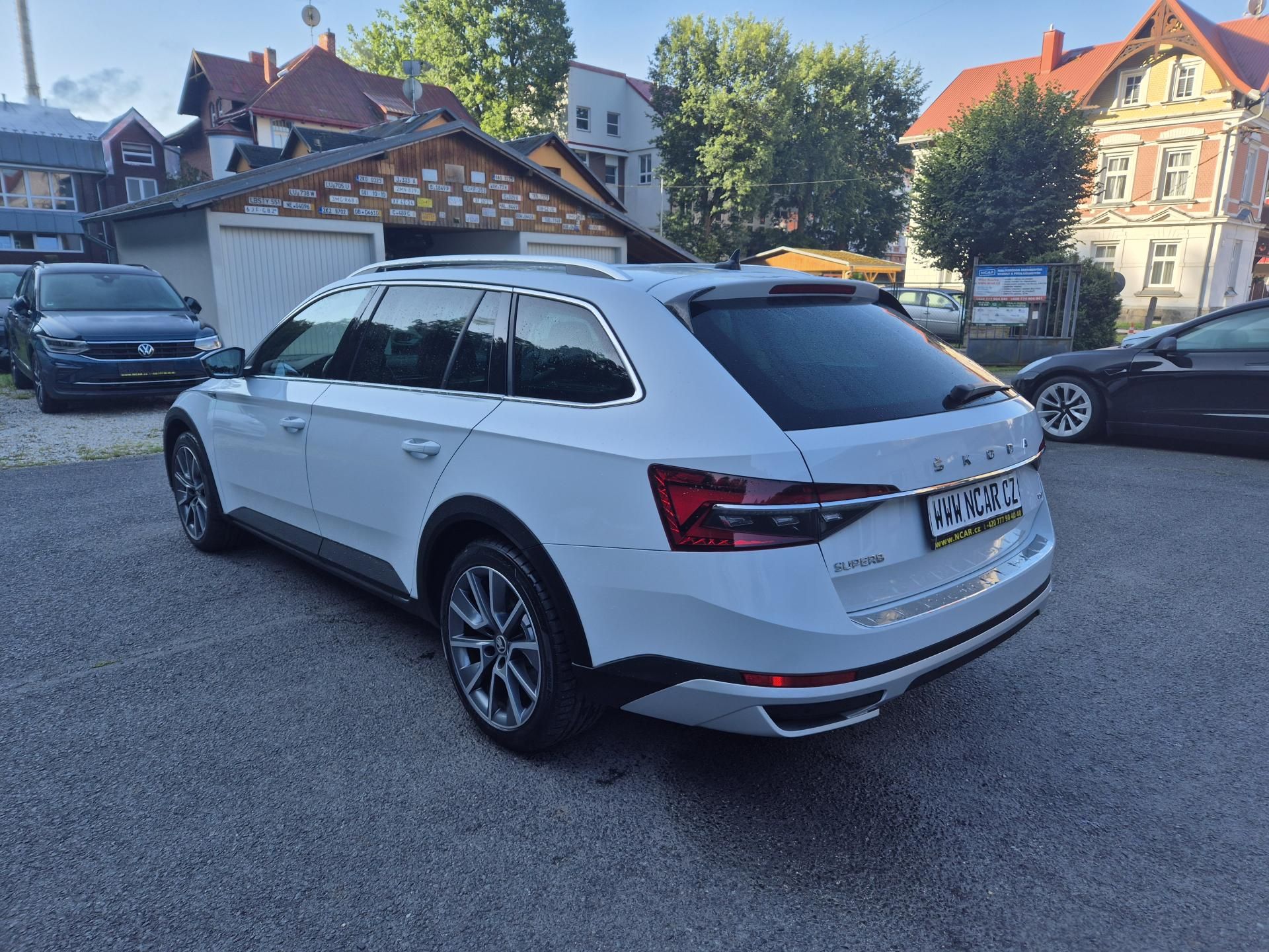 Škoda Superb, Combi Scout TDi,140kw,DSG,4x4 - fotka 4