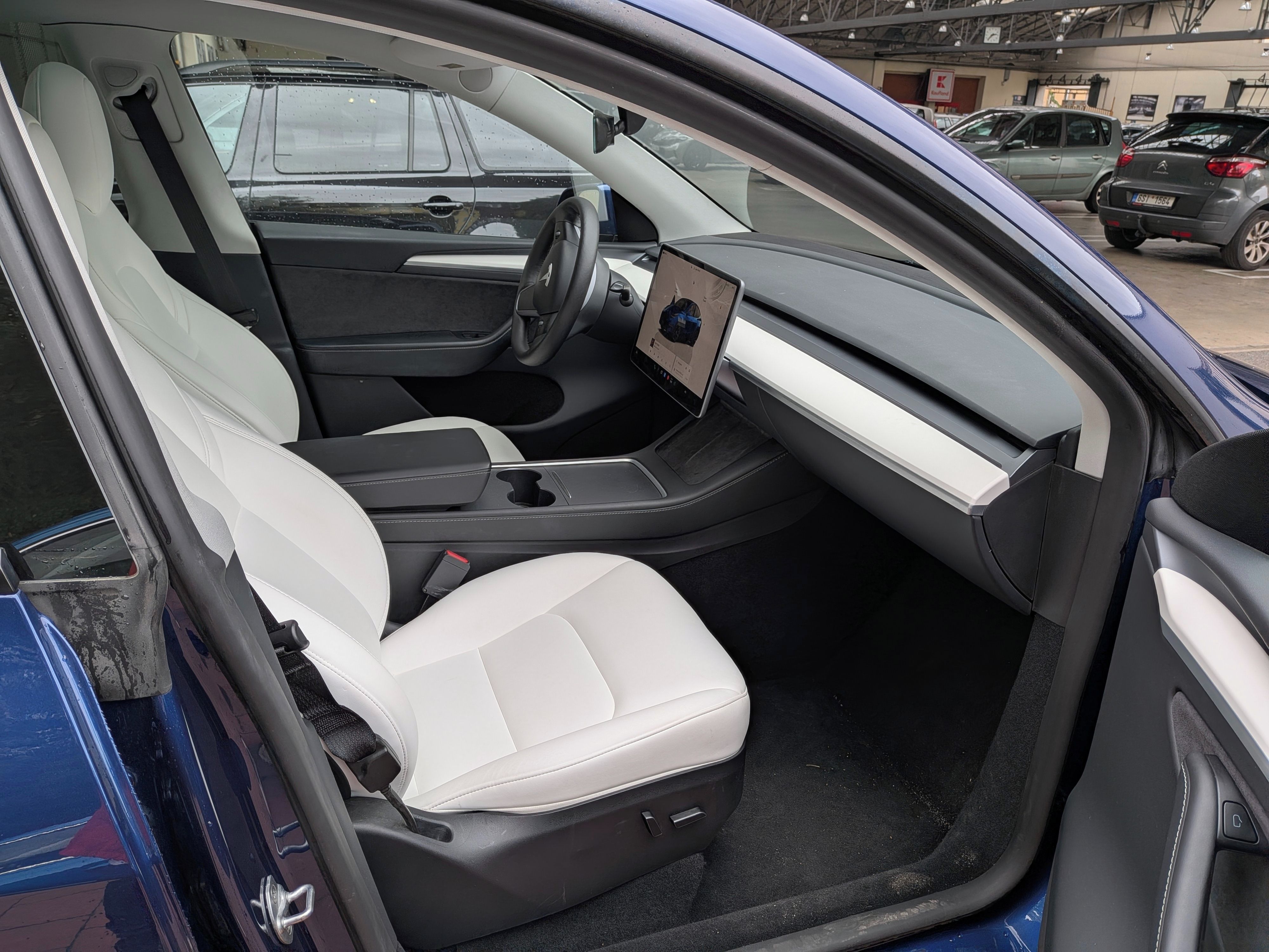 Tesla Model Y, AWD - fotka 5