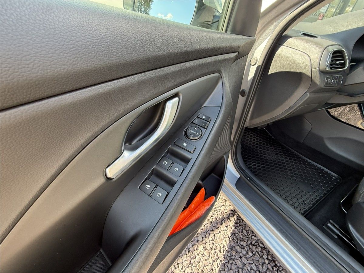 Hyundai i30, 1,5 T-GDI 103kW DCT Family - fotka 6
