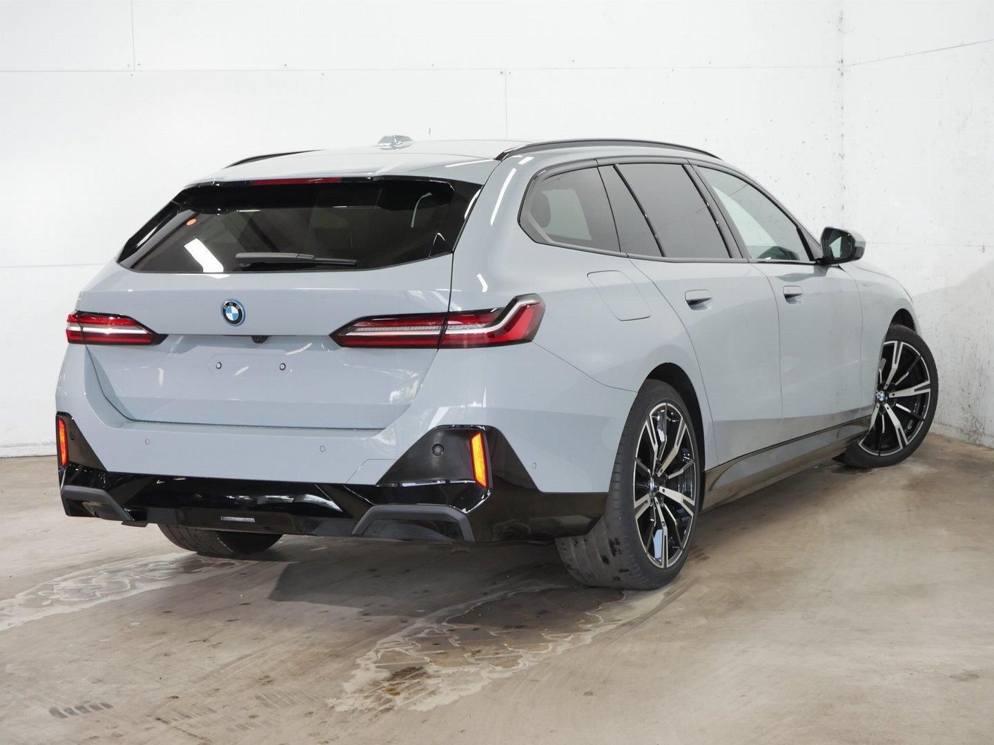 BMW Řada 5, 550e xDrive Touring Tažné - fotka 4