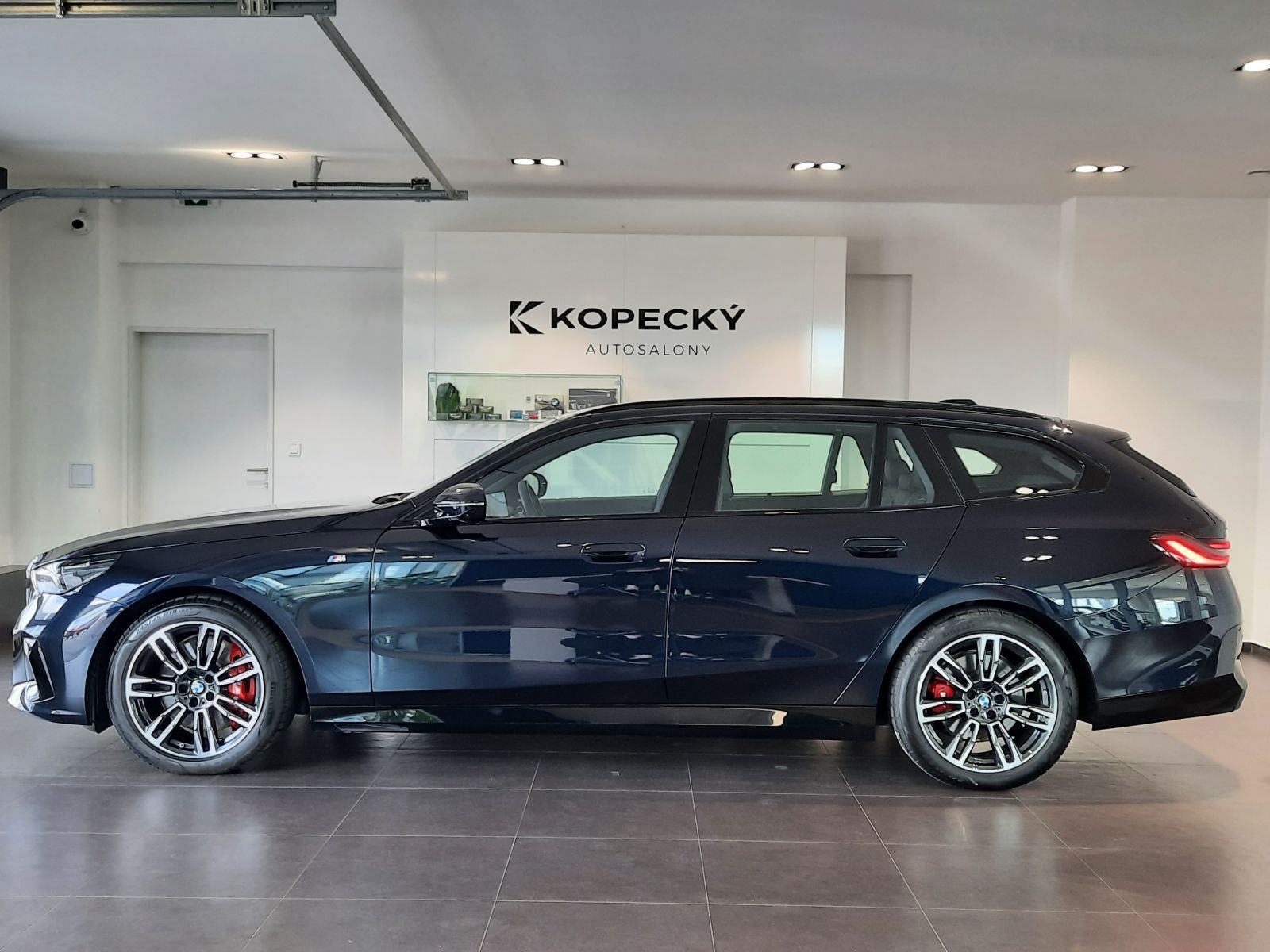 BMW Řada 5, 540d xDrive Touring M Sport - fotka 4